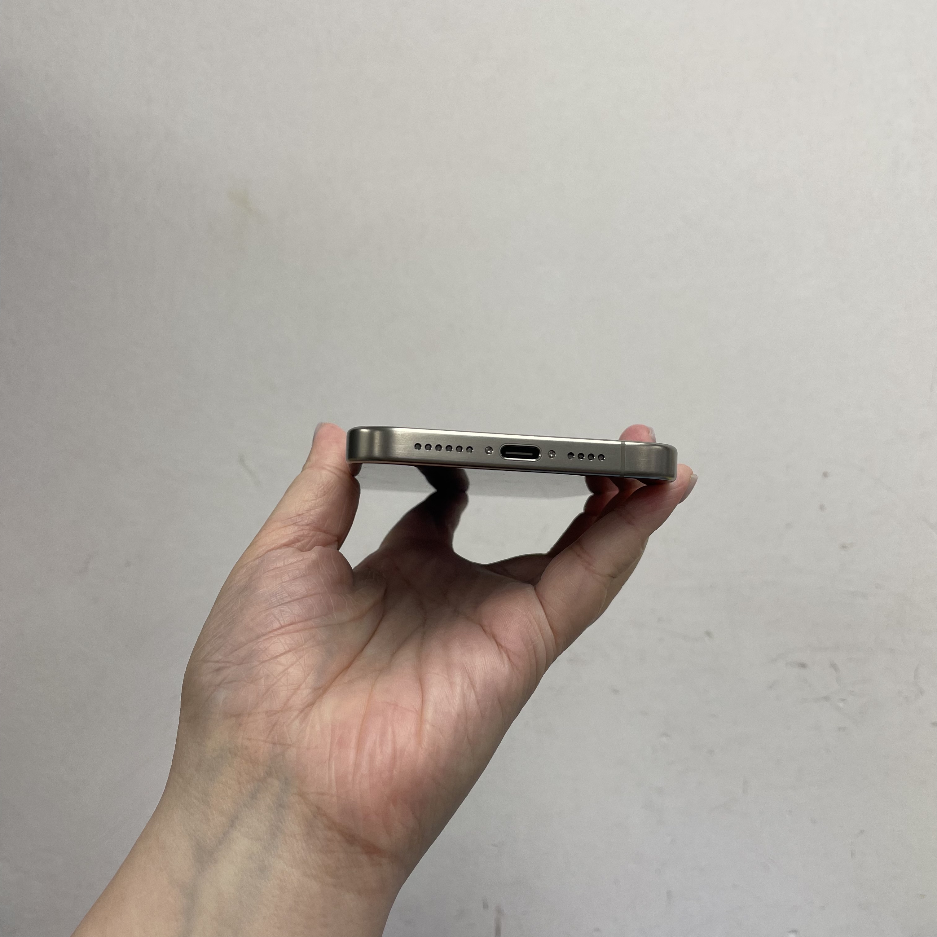 *6702 15 Pro max 全新質素 256GB 原裝電100 原色 gray