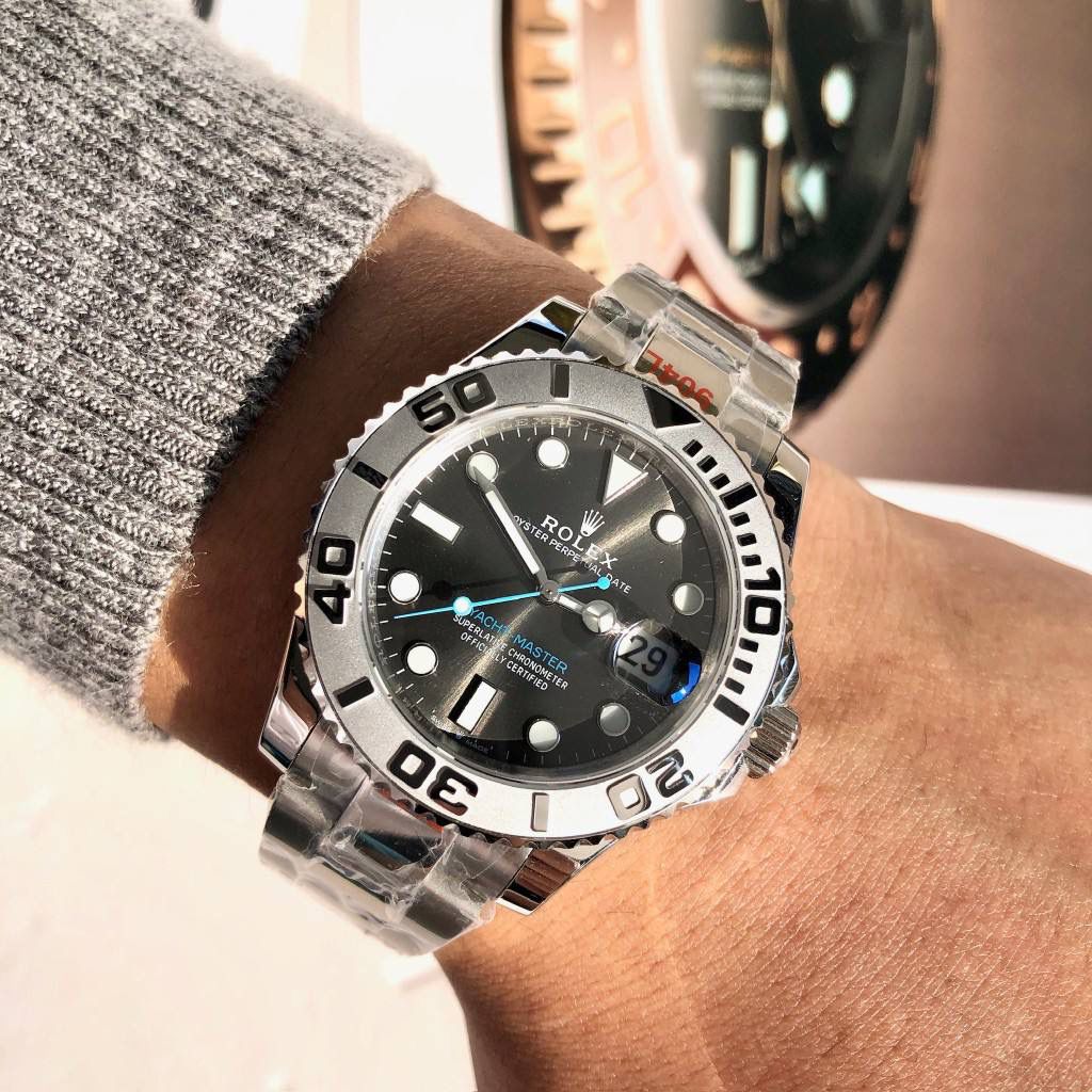 【经典名仕 一劳永逸】劳家爆款游艇名仕型系列m126622-0001男士腕表40mm游艇出货，继续秉承AD家族优质特色、独家出品一表一码，三码合一 【机芯】搭载AD专注而制0️⃣返修、💯全新原装西铁城8215全自动机械机芯，走时精准，性能优异，动力储备高达48小时 【表壳】316L精钢表壳 高端同步防指纹[强]陶瓷圈口原版同步双向旋转，完美呈现与原版一致的弧度、光泽，超强高密度矿物质玻璃镜面，精致的做工完美秉承原装的潜水游泳🏊‍♀️性能 【字面】大厂同步超强夜光，夜光刻度、表针无瑕疵斑点、晶莹剔透，细节同步正品，内影圈刻字清晰，字体匀称 【表带】搭载316精钢表链可调节原装表扣