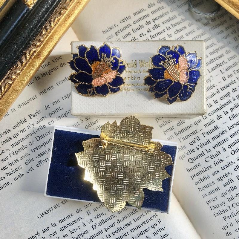 Vintage C.a. 1980s Golden Outline Cobalt Blue Flowerhead Enamel Set of Brooch and Stud Earrings - Likely Made in Taiwan（MT638）