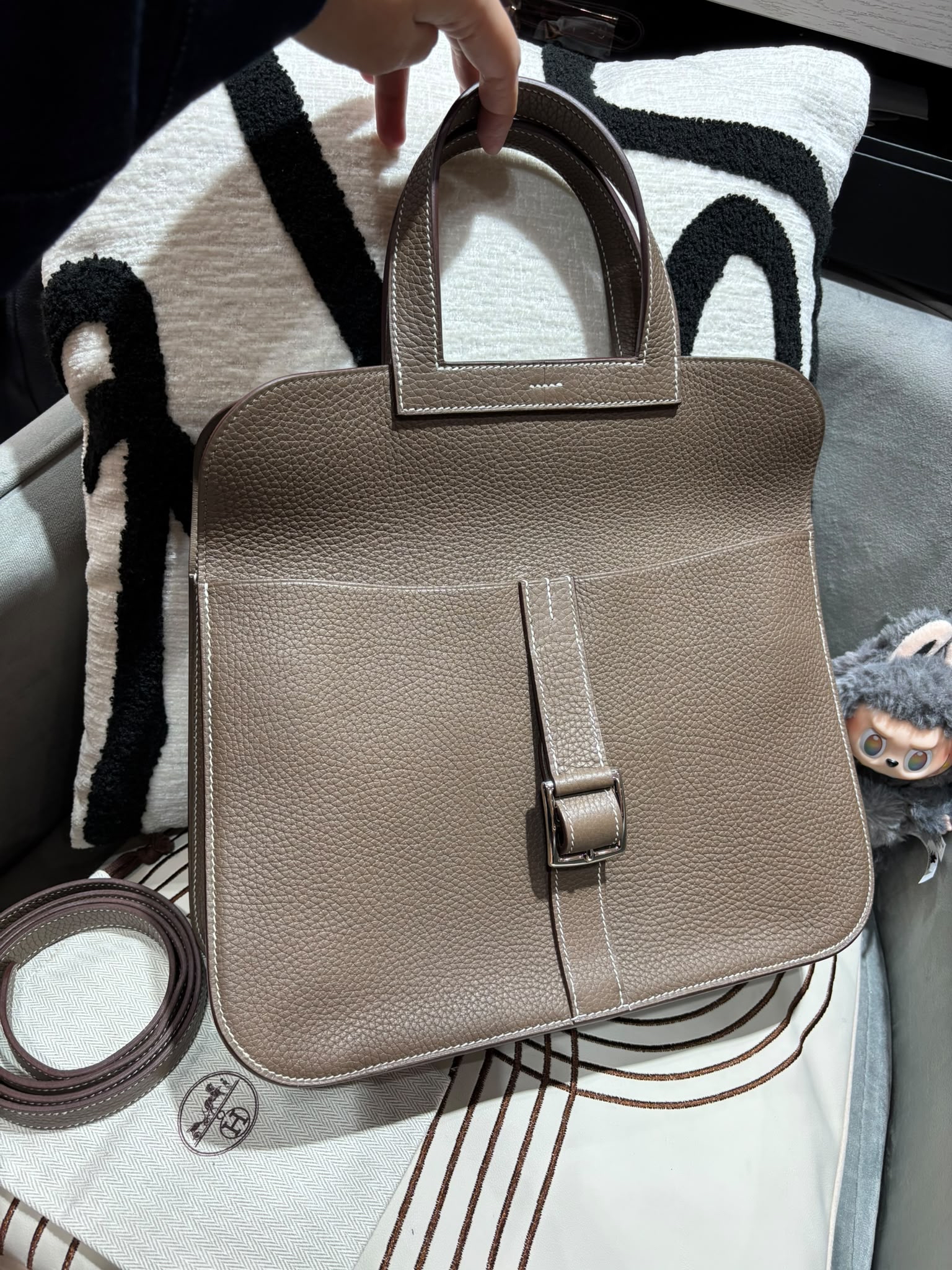 未使用品 Hermes Halzan 31 Stamp D Etoupe 100%Authentic, Unused未使用品 ✅Dust bag✅Box