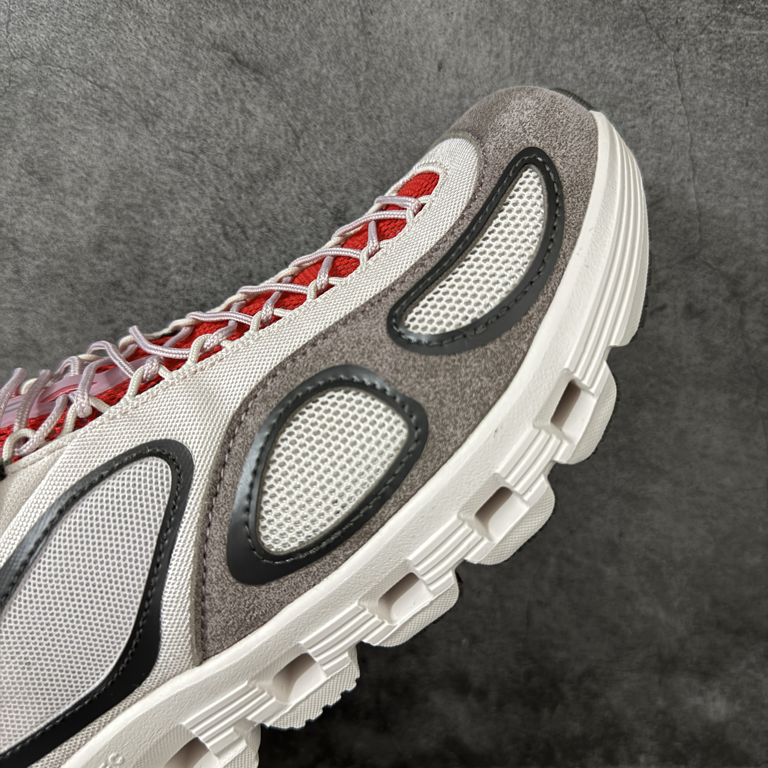 FKA twigs x On Running Cloud X 4