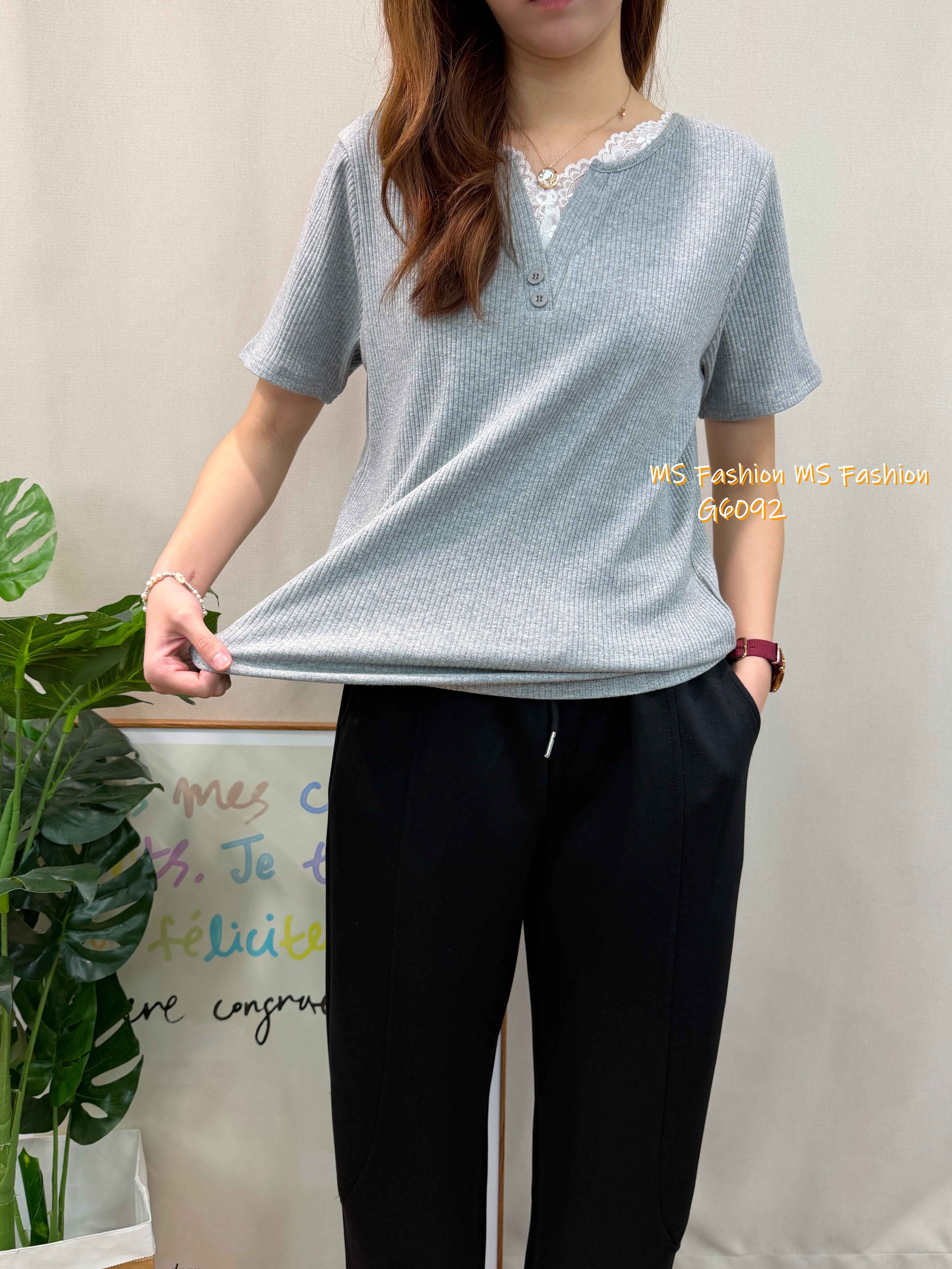 G6092 韓國🇰🇷直紋V領拼lace top