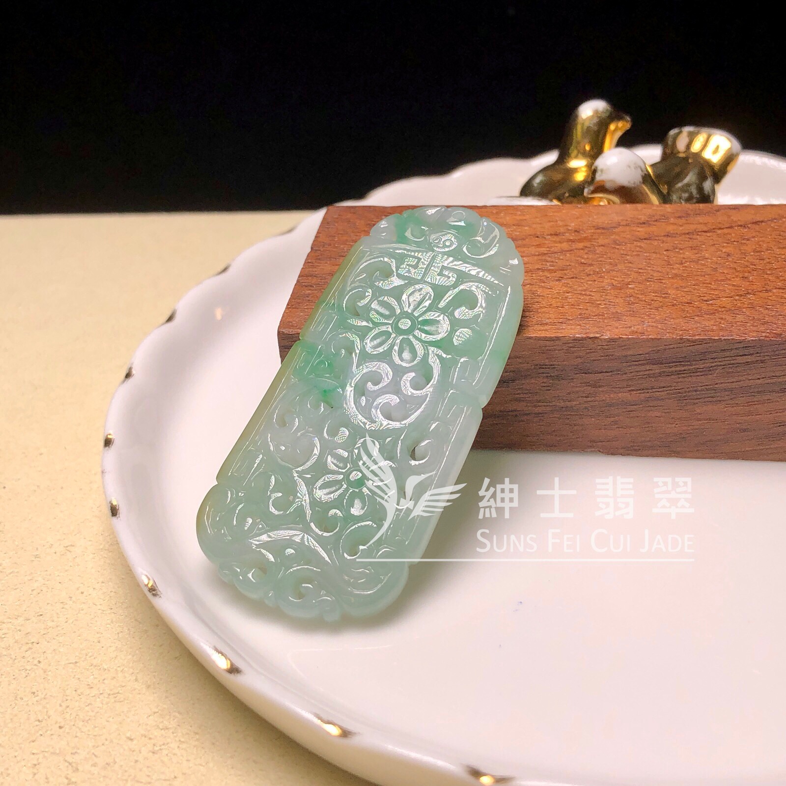 YK01087 黃加綠復古雕花牌 