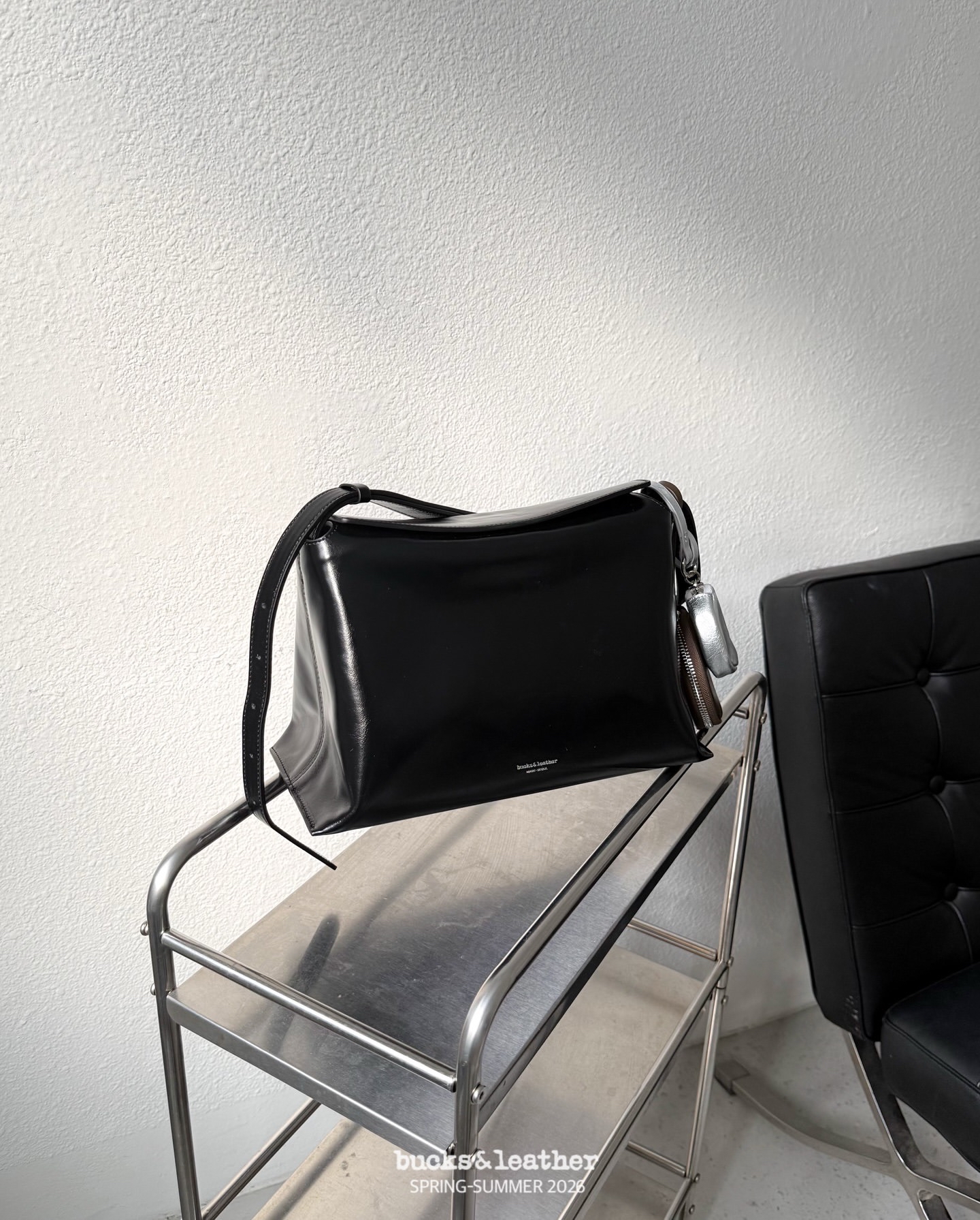 【26SS新皮】預訂_牛皮亮面 Bread bag 磁吸枕頭包 (L) By Bucks & leather