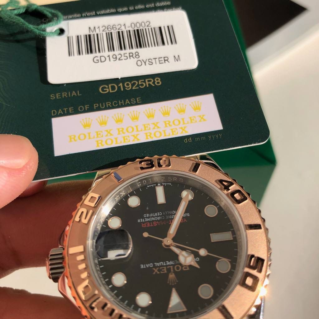 【经典名仕 一劳永逸】劳家爆款游艇名仕型系列m116621-0002男士腕表40mm间玫游艇出货，继续秉承AD家族优质特色、独家出品一表一码，三码合一 【机芯】搭载AD专注而制0️⃣返修、💯全新原装西铁城8215全自动机械机芯，走时精准，性能优异，动力储备高达48小时 【表壳】316L精钢表壳 高端同步防指纹[强]陶瓷圈口原版同步双向旋转，完美呈现与原版一致的弧度、光泽，超强高密度矿物质玻璃镜面，精致的做工完美秉承原装的潜水游泳🏊‍♀️性能 【字面】大厂同步超强夜光，夜光刻度、表针无瑕疵斑点、晶莹剔透，细节同步正品，内影圈刻字清晰，字体匀称 【表带】搭载316精钢表链可调节原装表扣