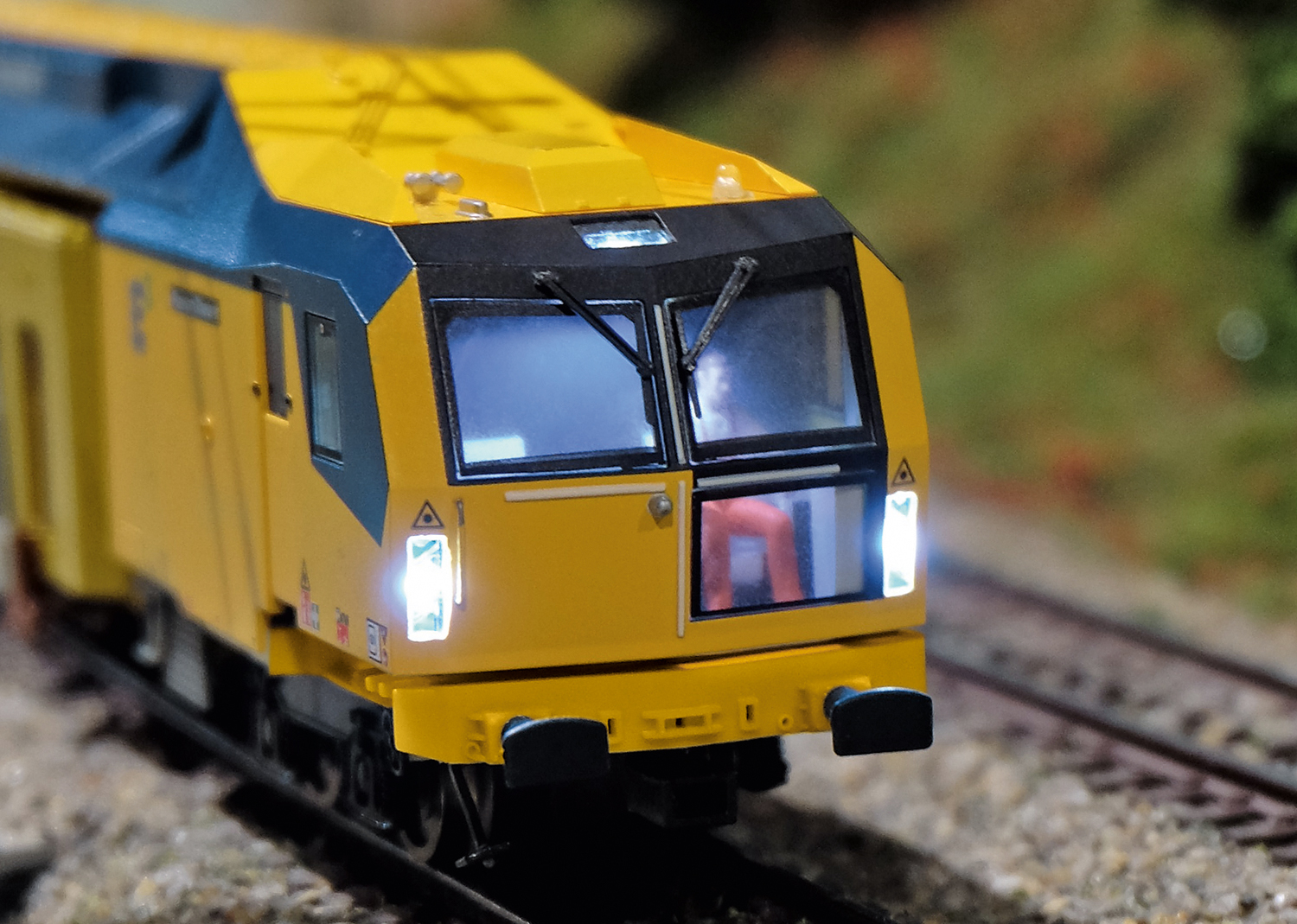 HO 1:87 Unimat 09-4x4/4S E3 Ballast Tamping Machine DCC sound and functional model