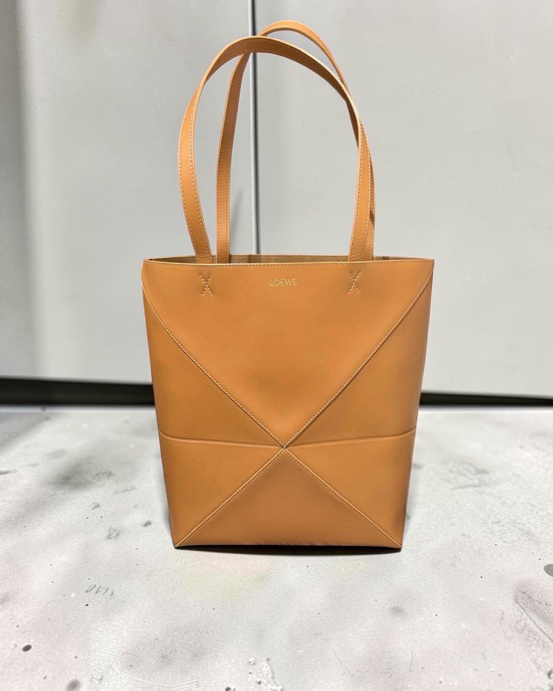 Loewe puzzle fold Tote calfskin 100%Authentic, 98%New ✅收據✅Dust bag