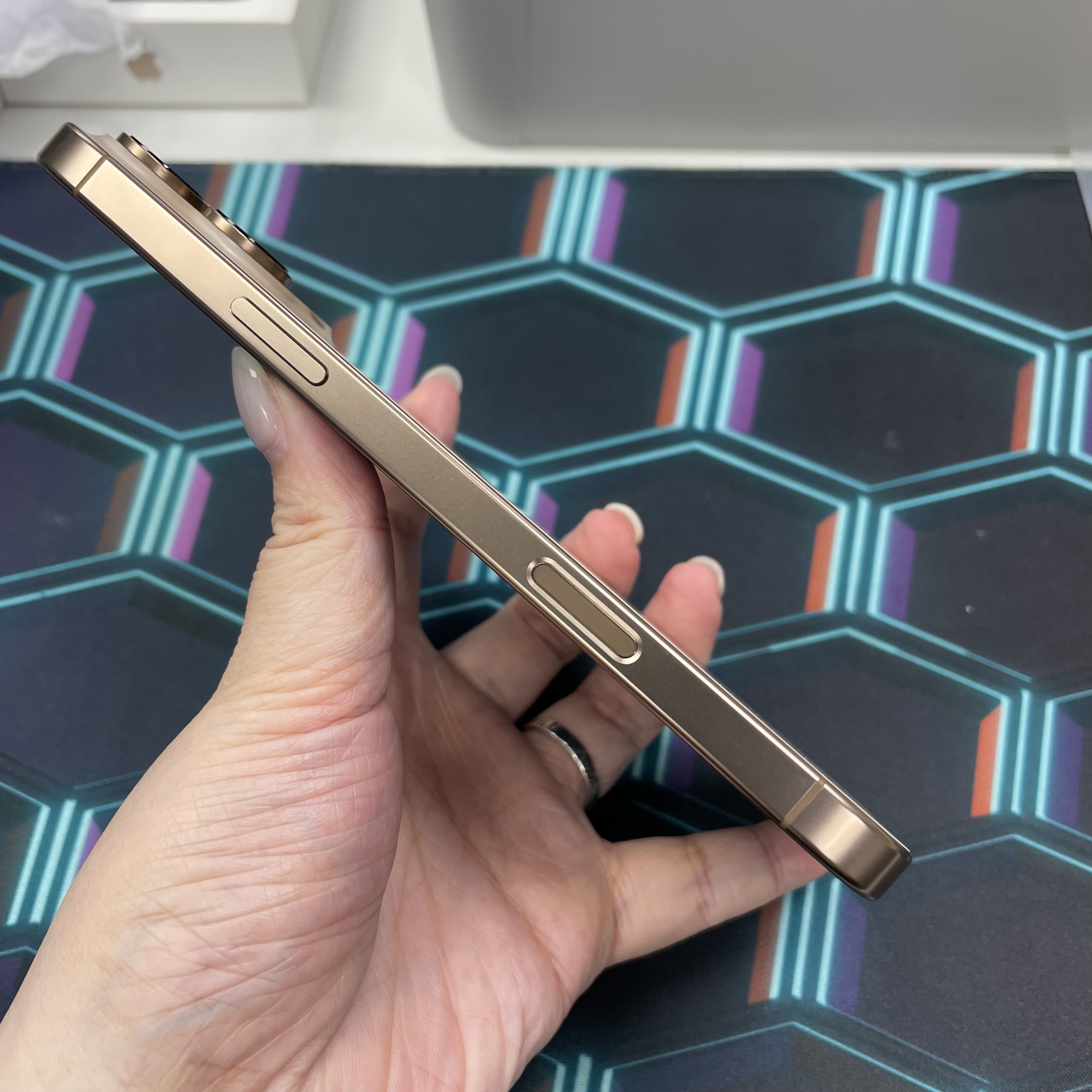 *6618 16 pro max 完美機 256GB 電100 沙色 gold