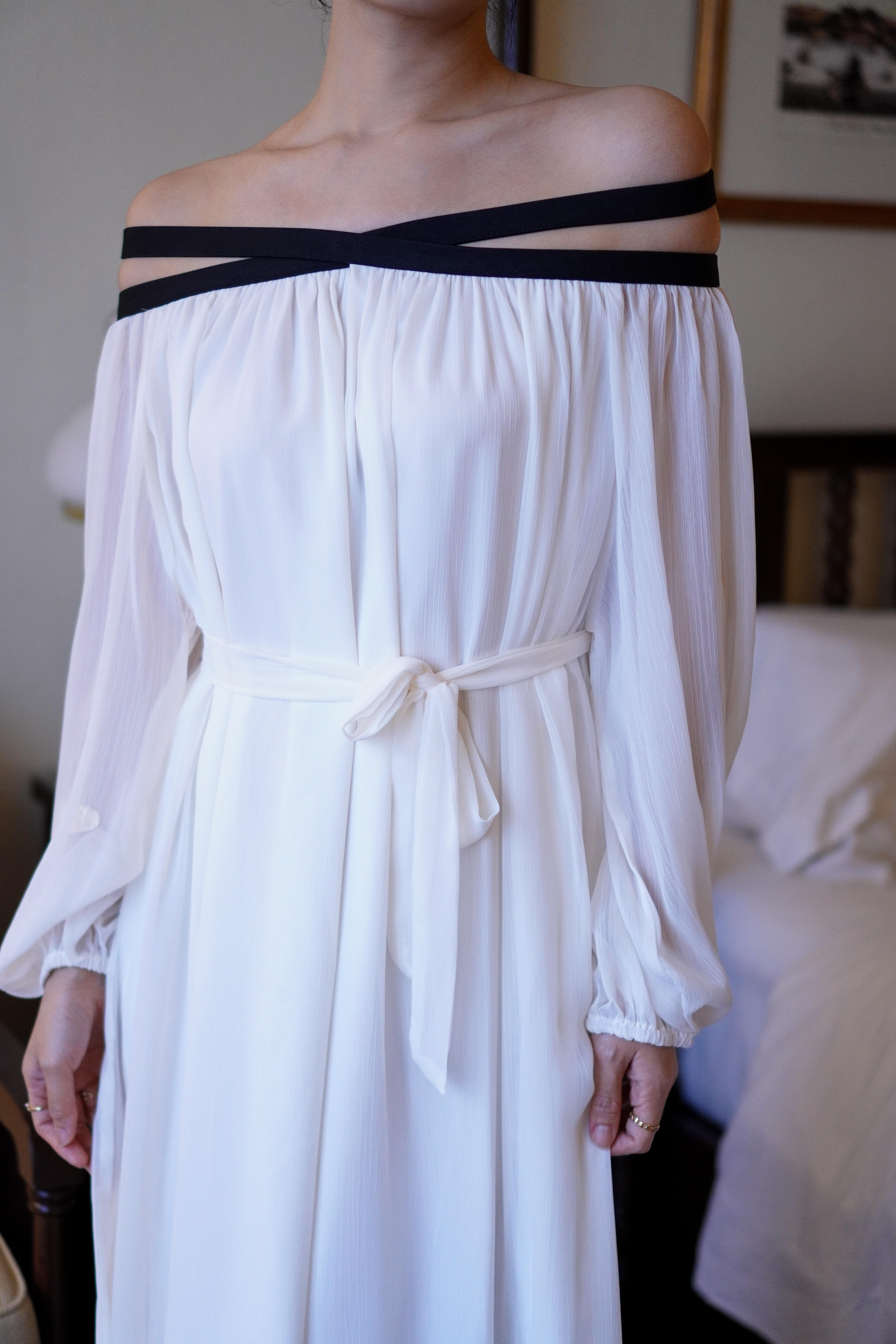 交叉一字肩飘纱连衣裙 Cross Strap Off-shoulder Flowy Dress