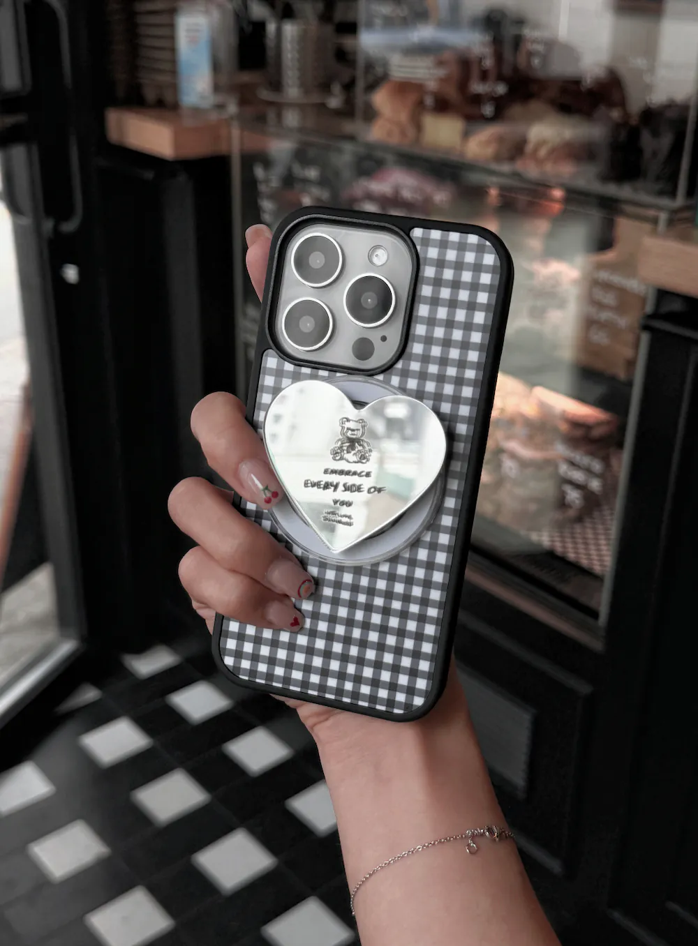 【Huggy Little Teddy (Black&White Checked)】MagSafe iPhone Case+手機支架