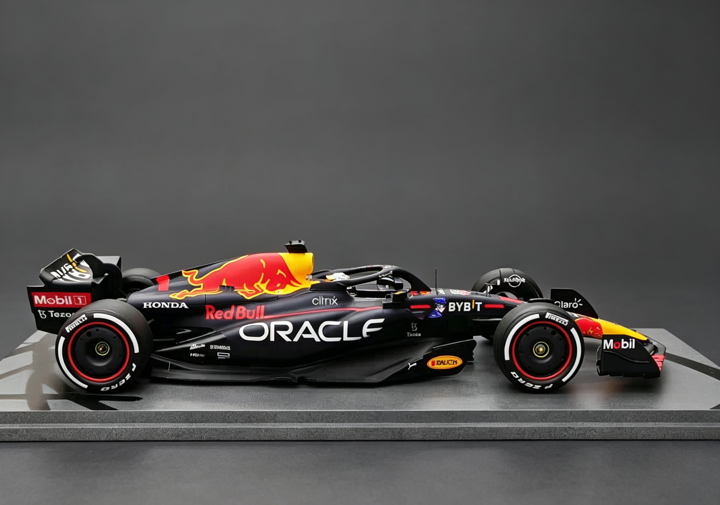 Spark 1/18 2022阿布扎比站 RB18 维斯塔潘F1 