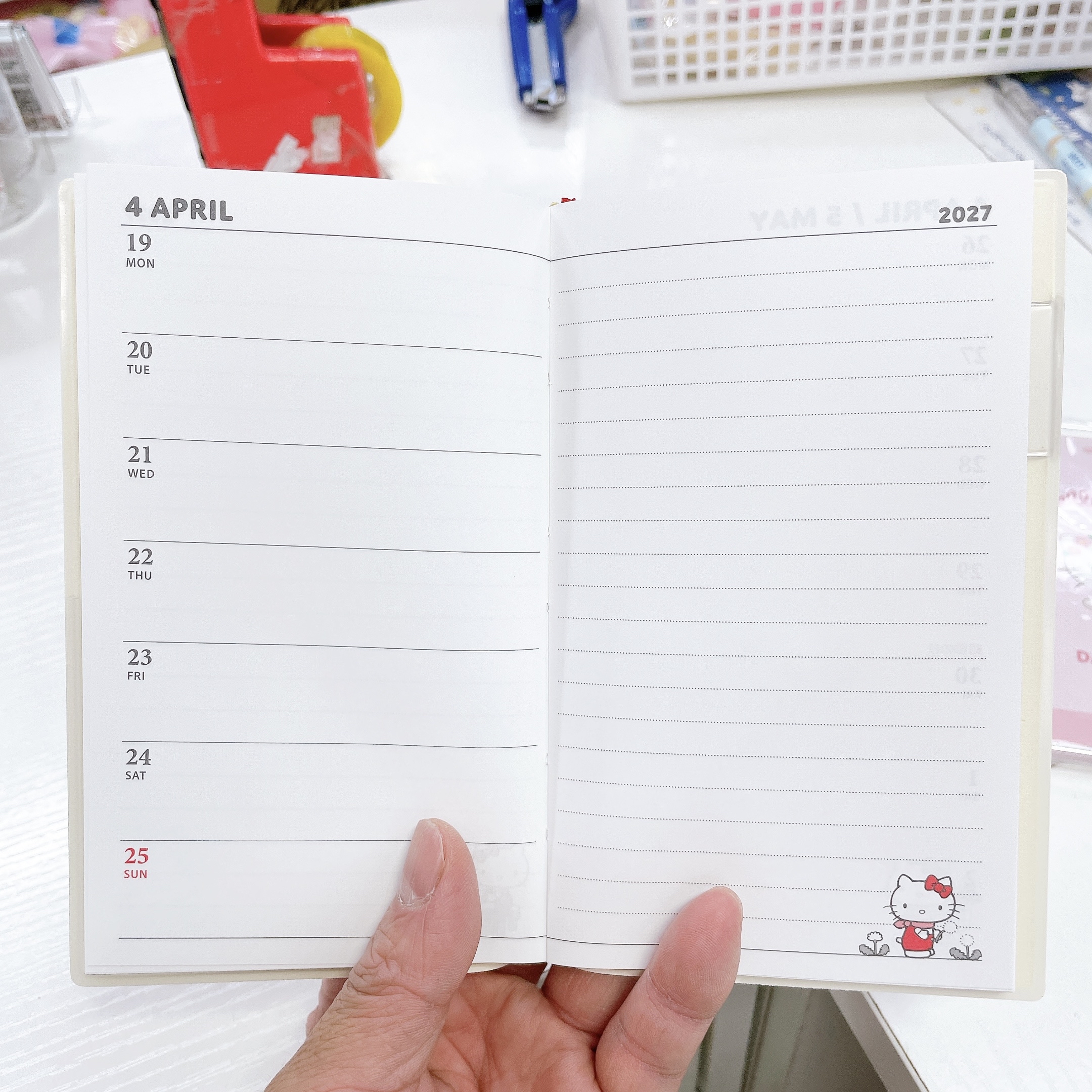 直送日本製造 sanrio kitty 2027年schedule book 附送精美貼紙 