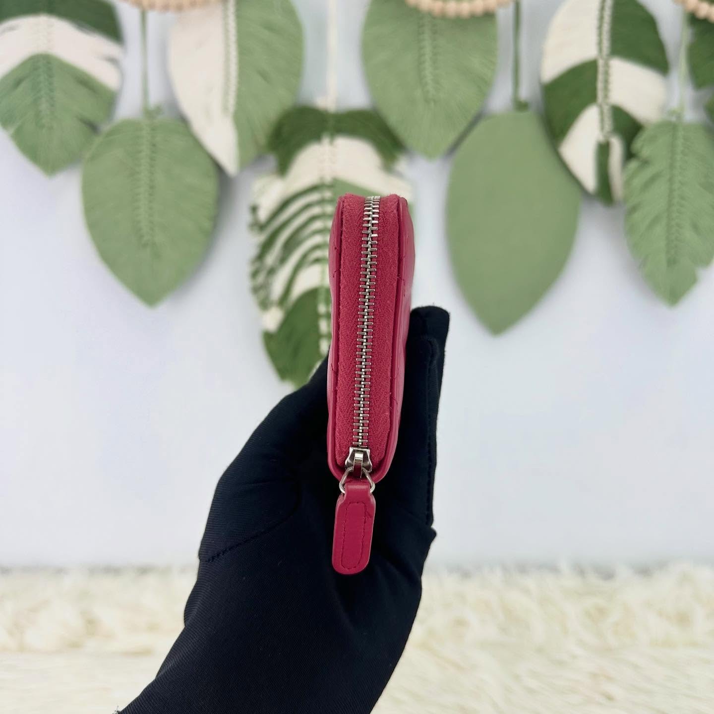 CHANEL 🤍PRE OWNED CC 桃紅色銀扣 羊皮長銀包🩷