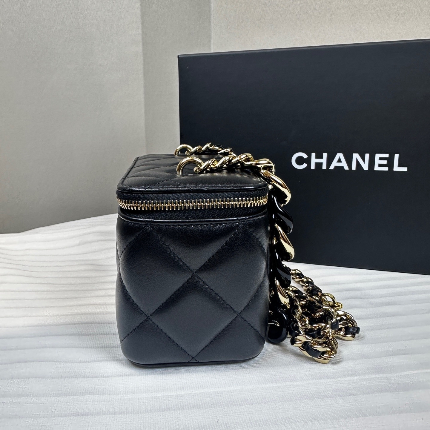 【預訂貨品】Chanel黑金羊皮化妝包