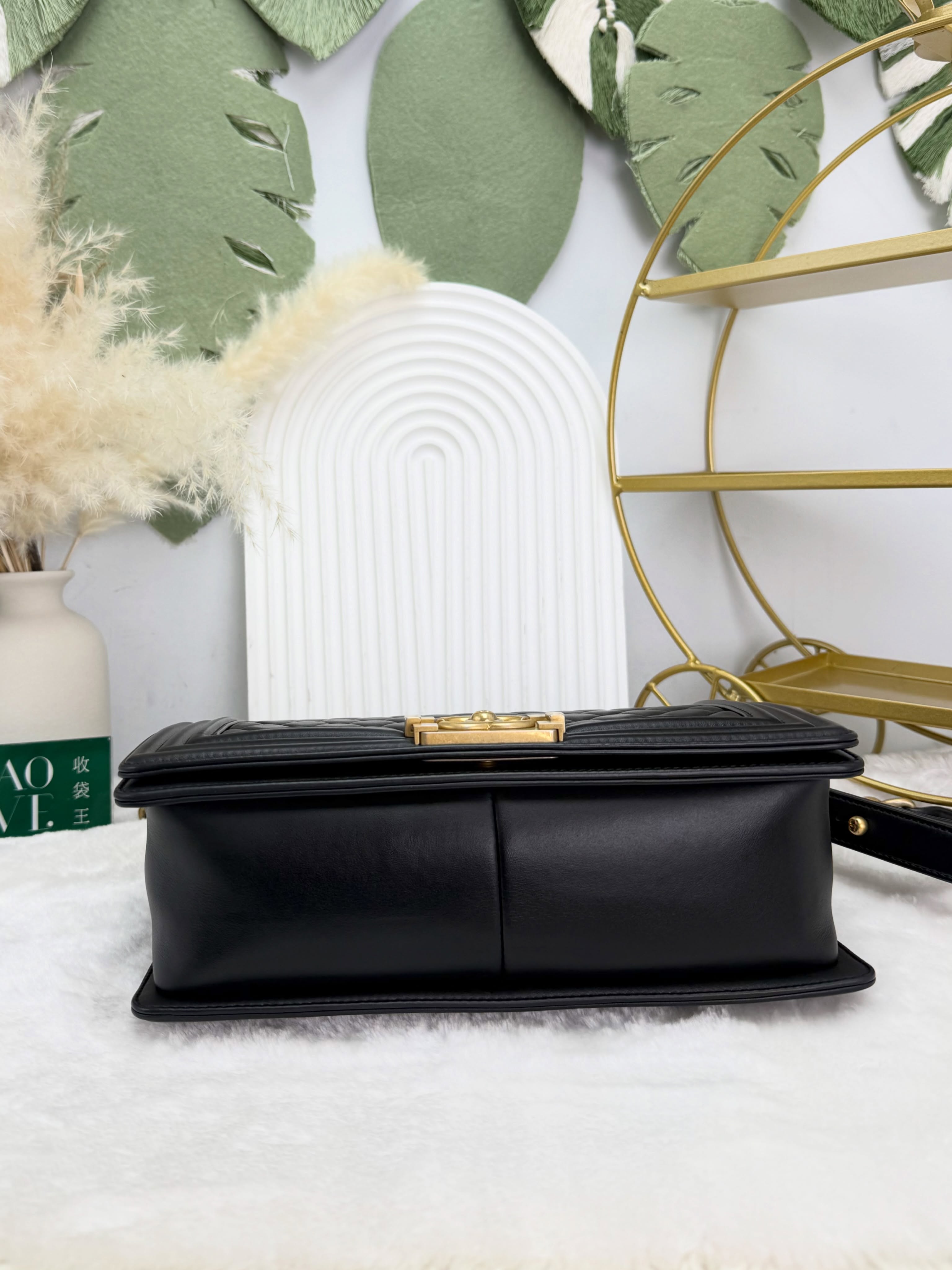 Chanel👜 PRE OWNED 🛍️黑金leboy Medium 有卡有盒🖤