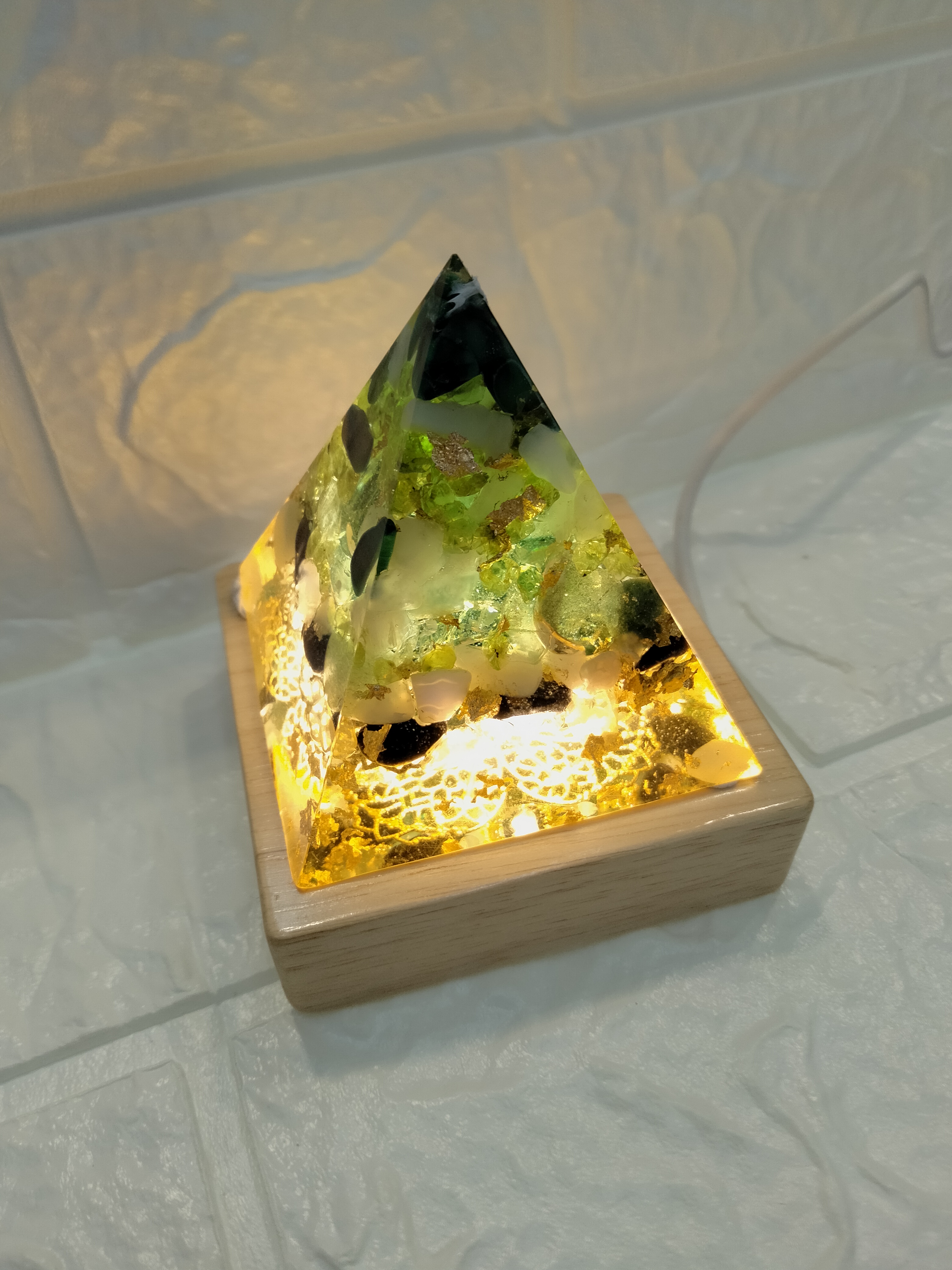 天然水晶能量塔（6×6 cm）孔雀石,橄欖石,東陵玉,茶晶,黑瑪瑙