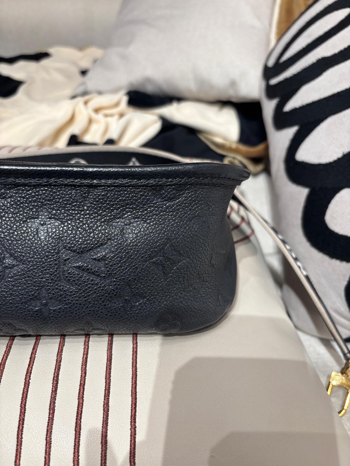 LV Diane Crossbody Bag 100%Authentic, 88%New ✅Dust bag