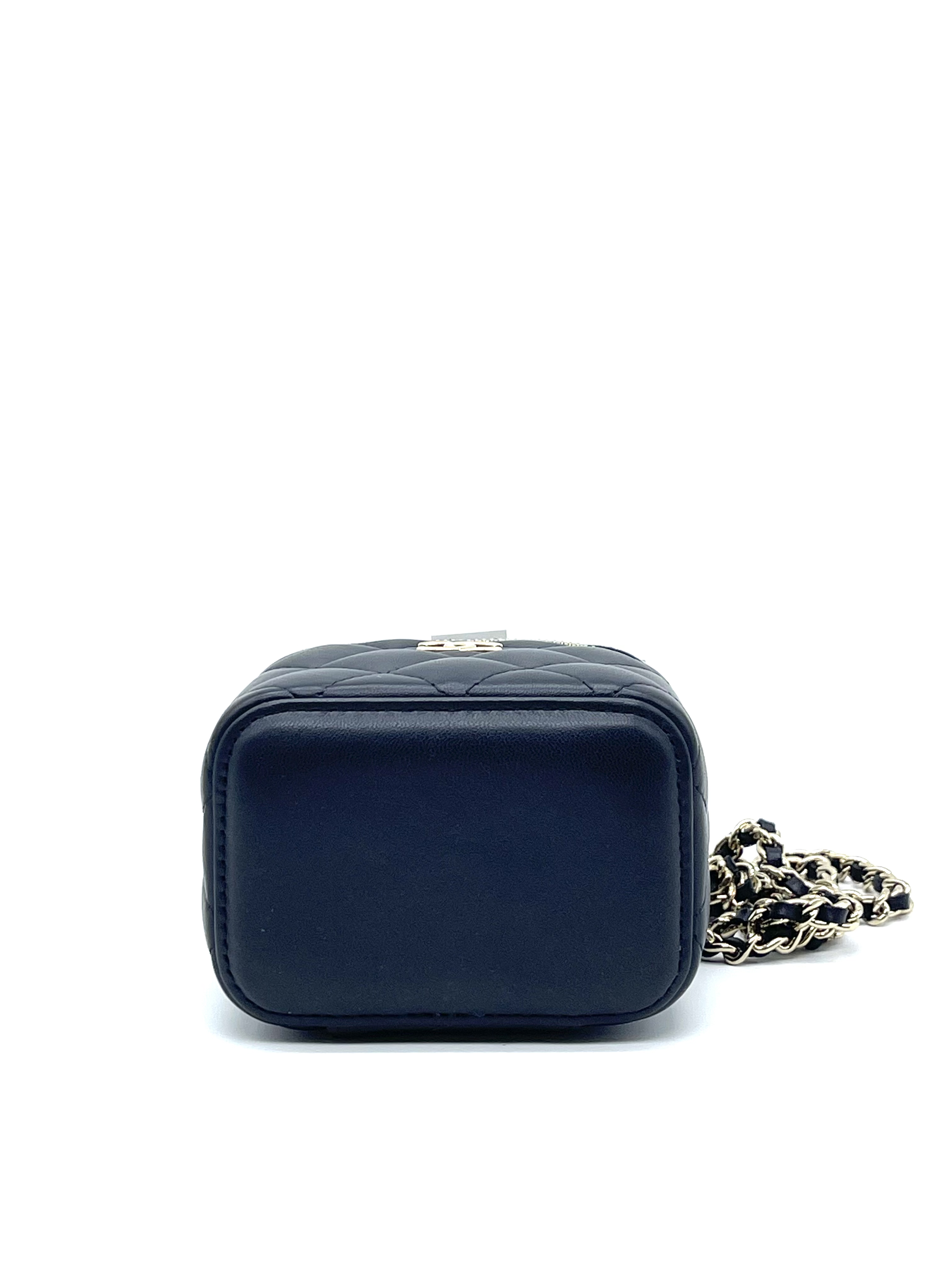 Pre-owned Chanel Classic Top Handle Vanity Case With Chain / Product Code: 26040102