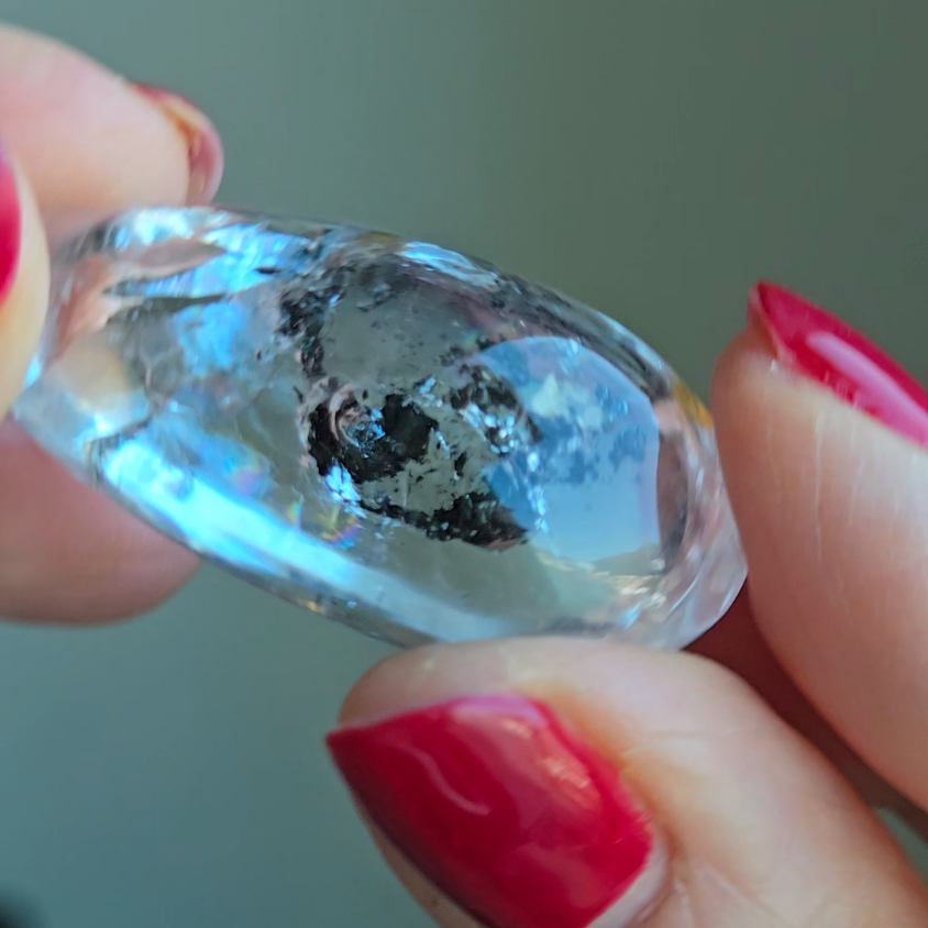Enhydro cabochon with big bubble and carbon - EN4