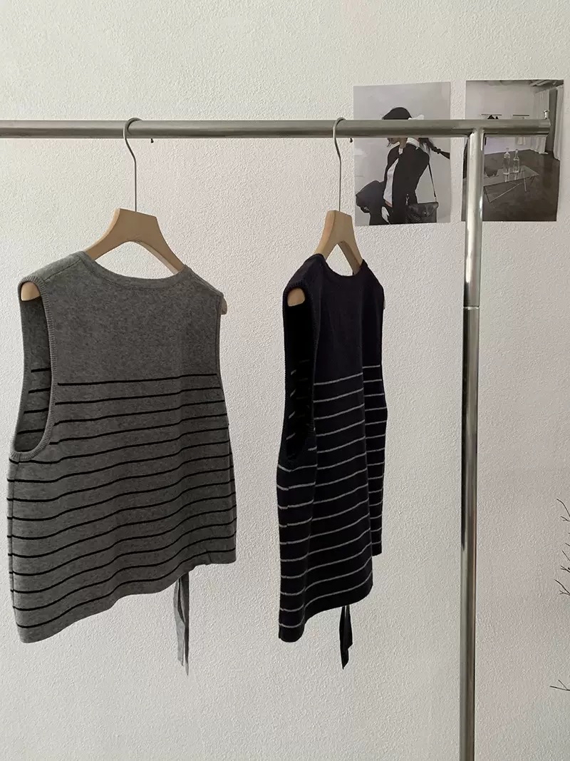 V领撞色条纹设计感宽松针织马甲