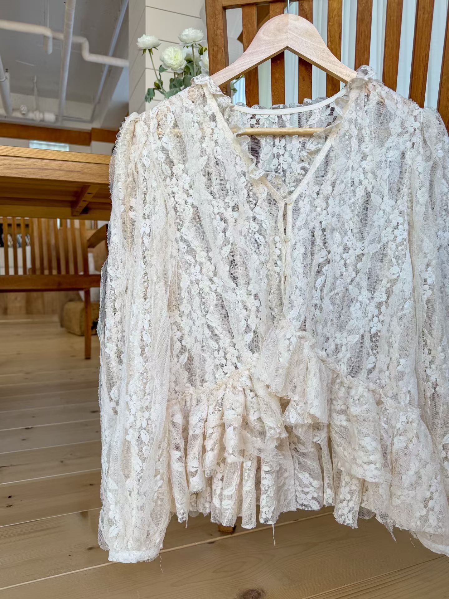 Vintage lace cardi (cream)