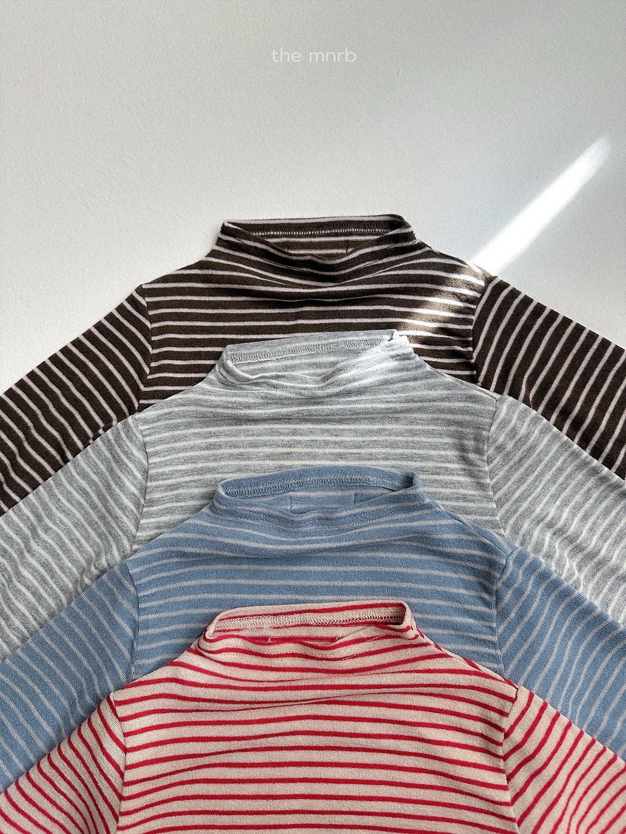 Mnirobe | Merry mock neck tee