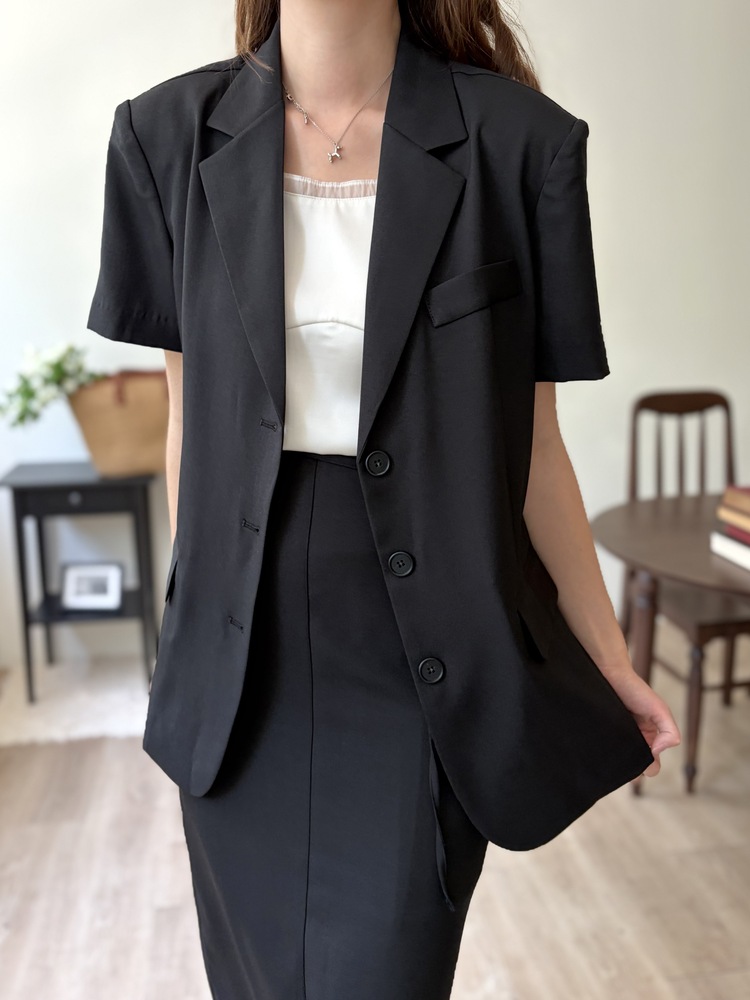 Noir Air Relaxed Blazer (Black)