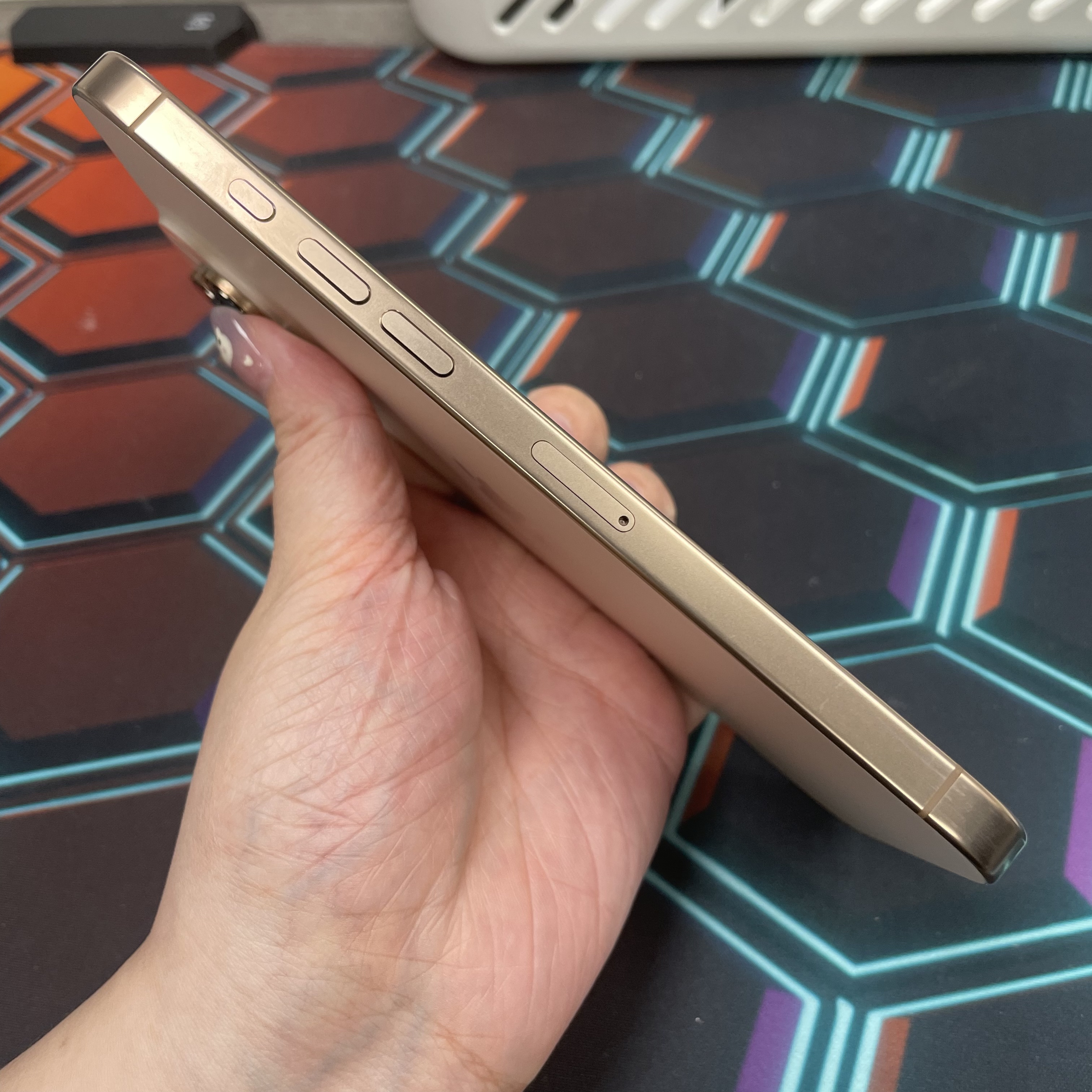 *6816 16 Pro max 勁靚機 512GB 電85 沙色 gold