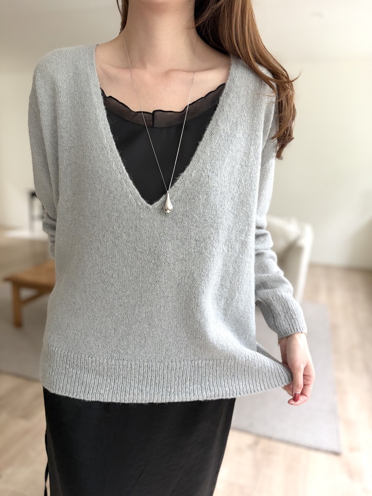 Low-cut Alpaca Knit Sweater (Grey)