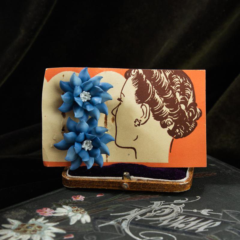 Mid-Century New Old Stock Plastic Flower stud Earrings (AC219)