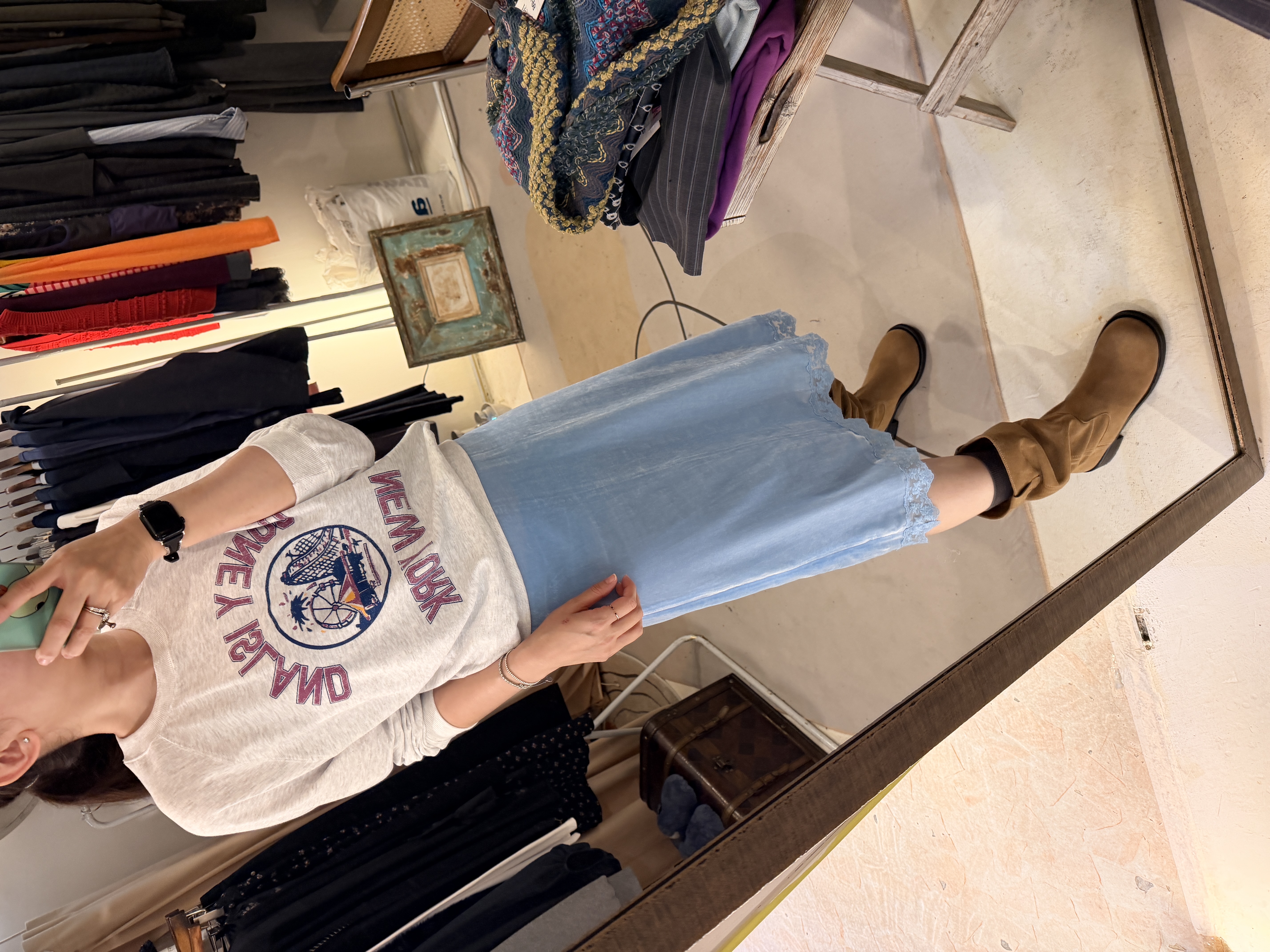 Velvet skirt with lace
