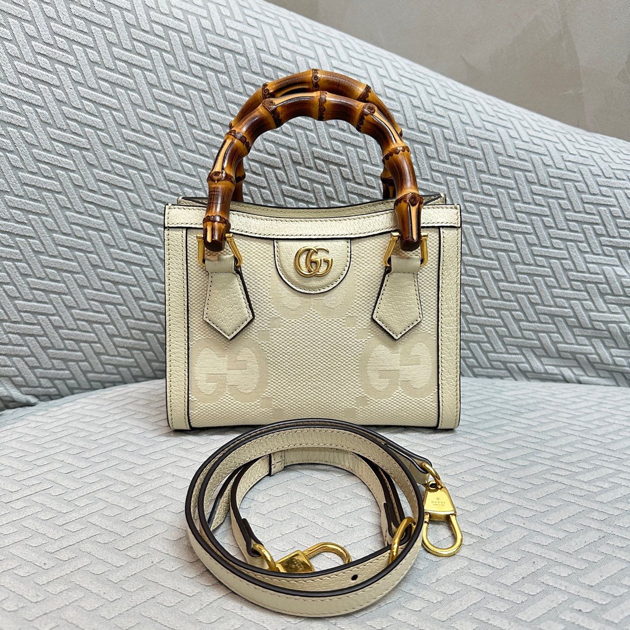 Pre-owned Gucci Diana Jumbo GG Bag