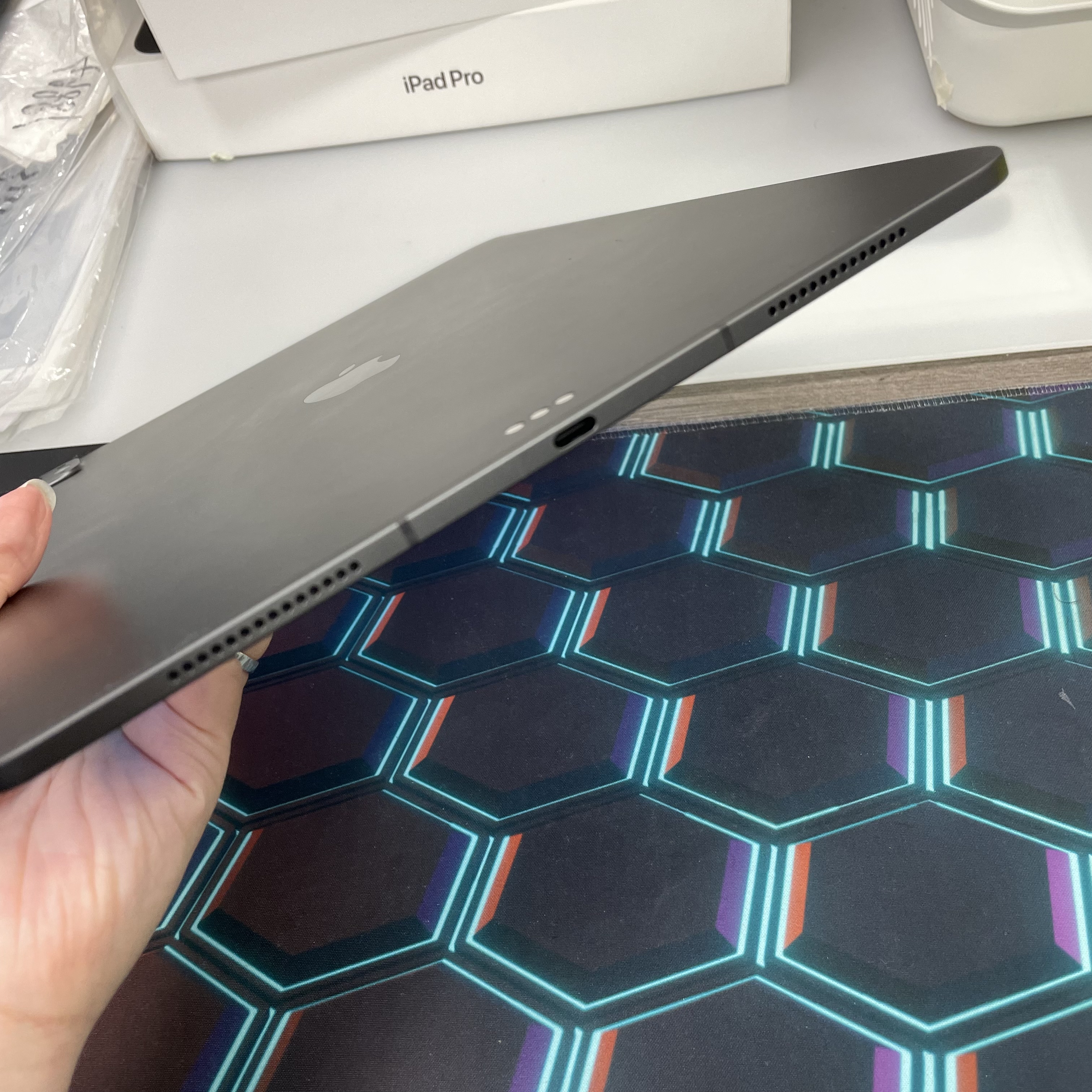 *7769100 iPad Pro 8 13吋 M5 未使用瑕疵品 256GB 電100 黑色 black