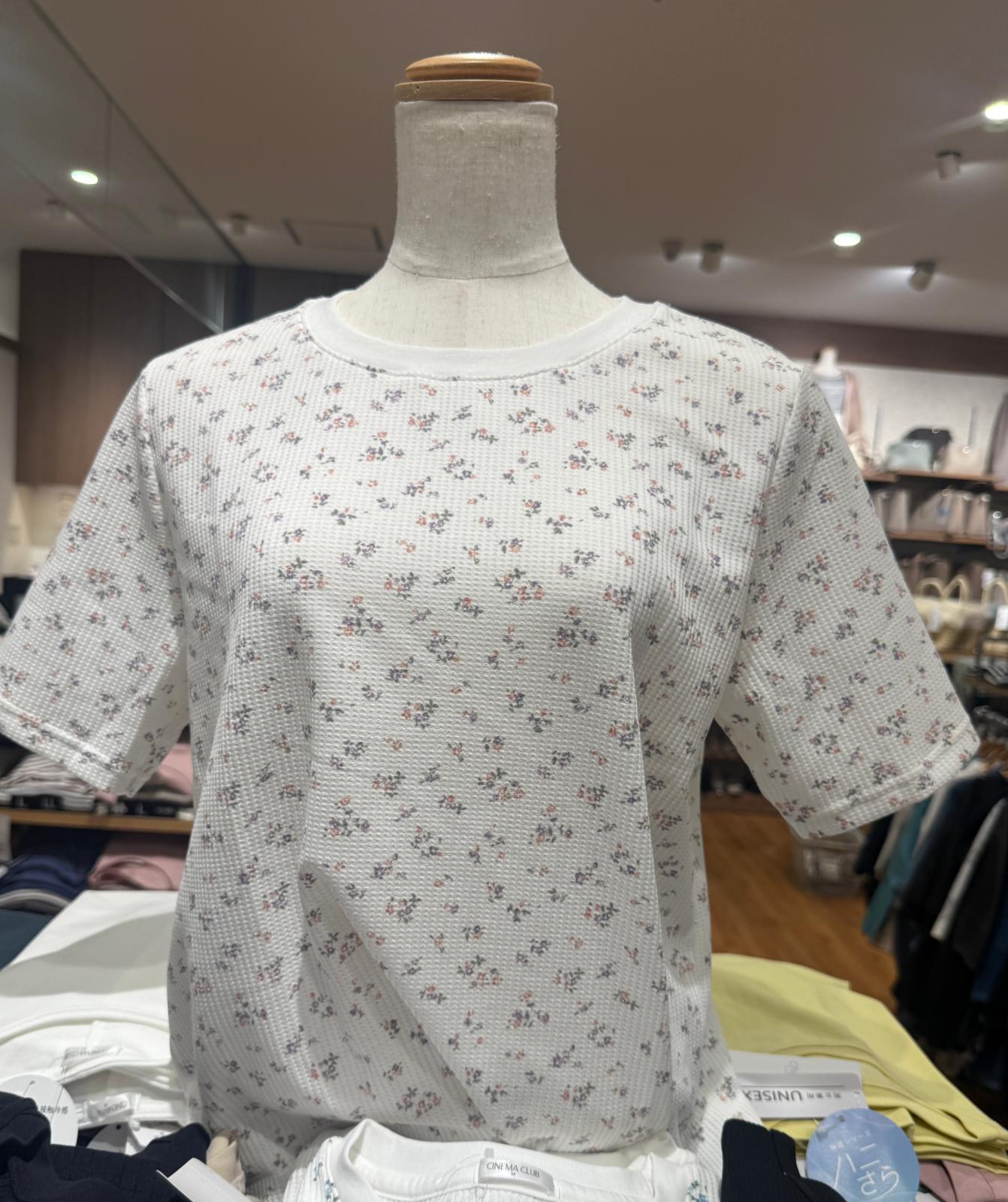 Honeys 碎花窩夫🧇紋防uv top Pink / blue Size s -xl 舒適的華夫格布料，表面紋理細膩。 具有防紫外線功能，有效抵禦紫外線。