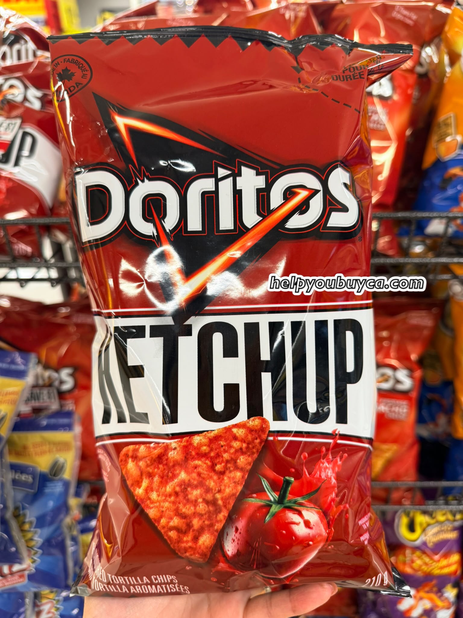 【加拿大限定】Doritos Ketchup Flavoured Tortilla Chips 限定茄汁三角脆片 - 酸甜濃郁掛粉