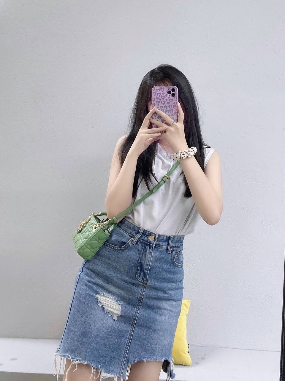 🈶羊皮小鸡黄 𝗗𝗜𝗢𝗥 𝗺𝗶𝗰𝗿𝗼 𝗹𝗮𝗱𝘆 𝗯𝗮𝗴 火爆全网的最新超mini系列 天阿噜！小小只，简直太太太太可爱了！ 精致到巴掌大小，无敌治愈我这颗少女的心啊！！ size：12×10×5cm