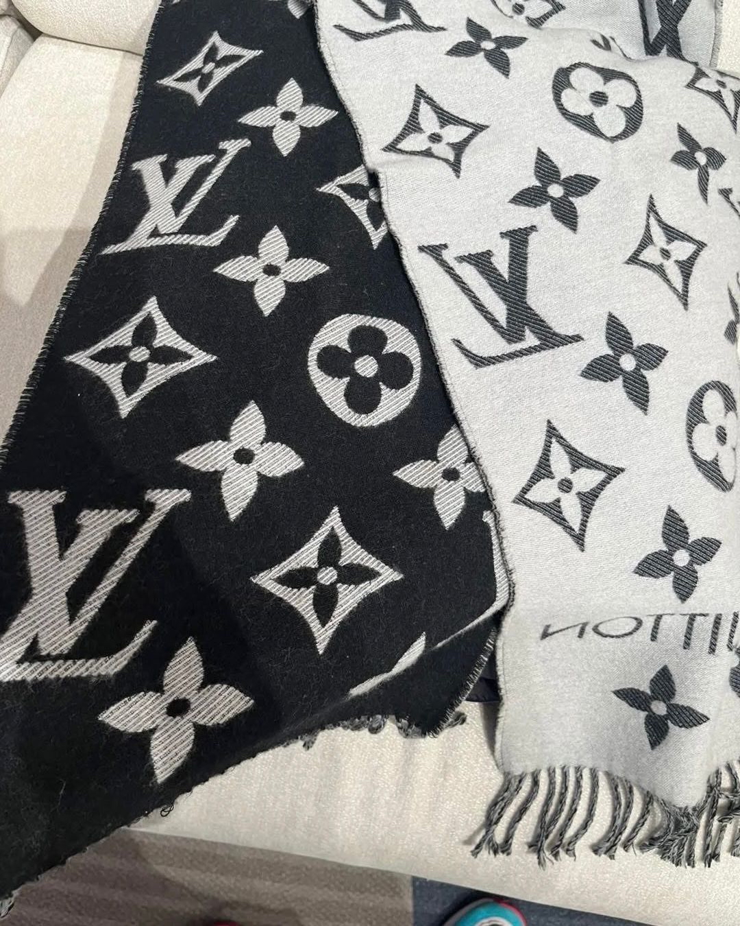 LV scarf Wool Scarf M77853 羊毛頸巾size:194x35cm 100% Authentic, 98%new ✅box