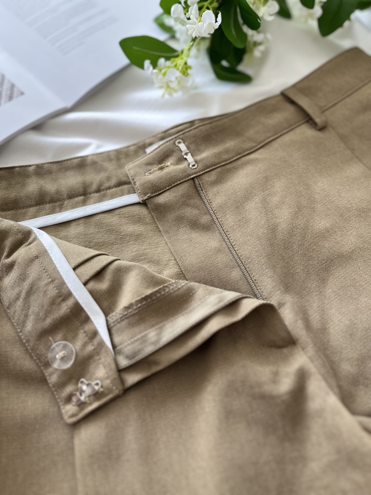 Classic Belt-Loop Shorts (Khaki)