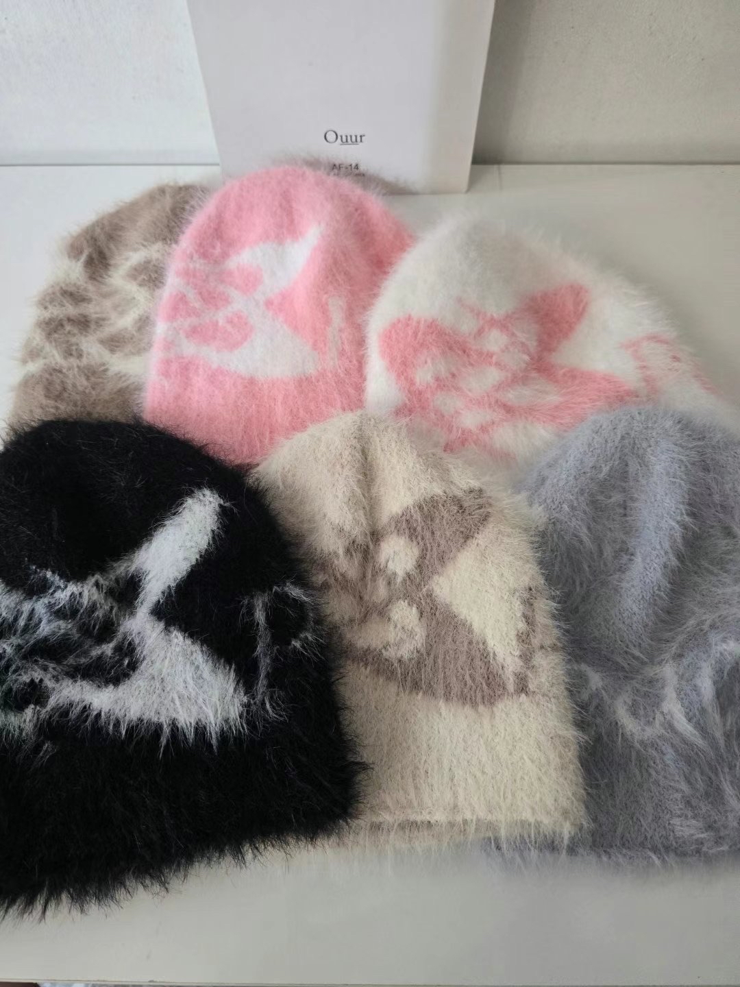 韓國毛毛太空圖案冷帽 (staff自留）