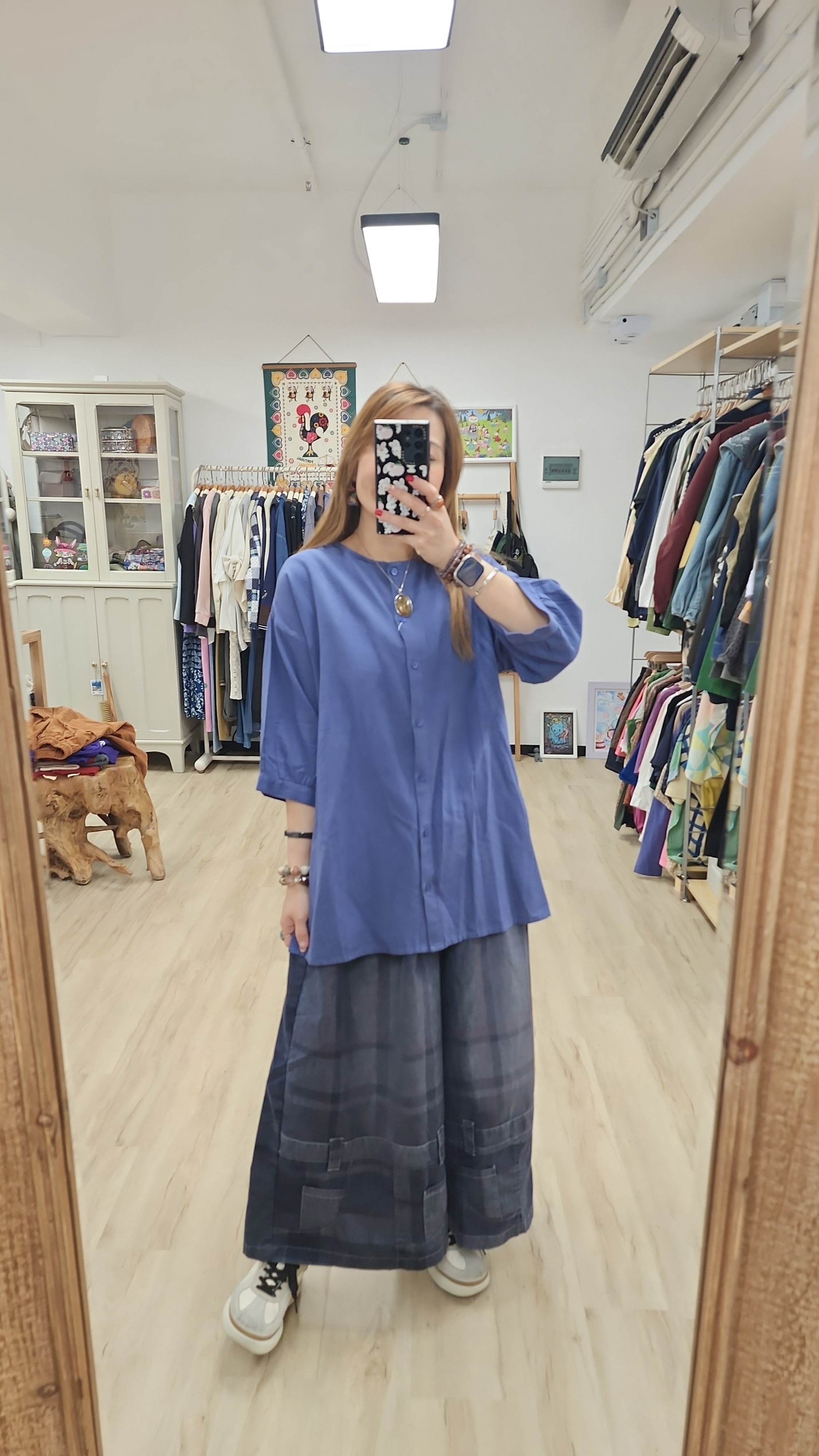 日牌紫藍拼刺繡花前後兩著開胸棉麻裇