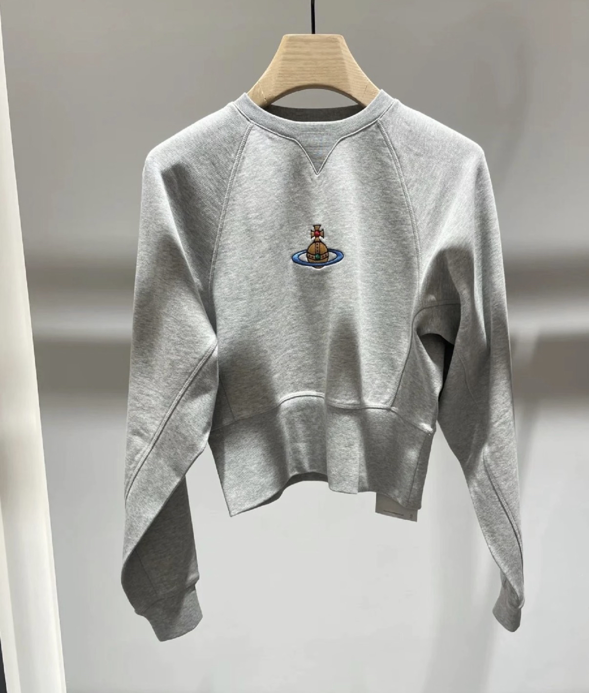 特價買定冬天着😍訂貨🍒Westwood cropped hoodie 刺繡土星 Size S M  自留款🫶🏻🤪 
