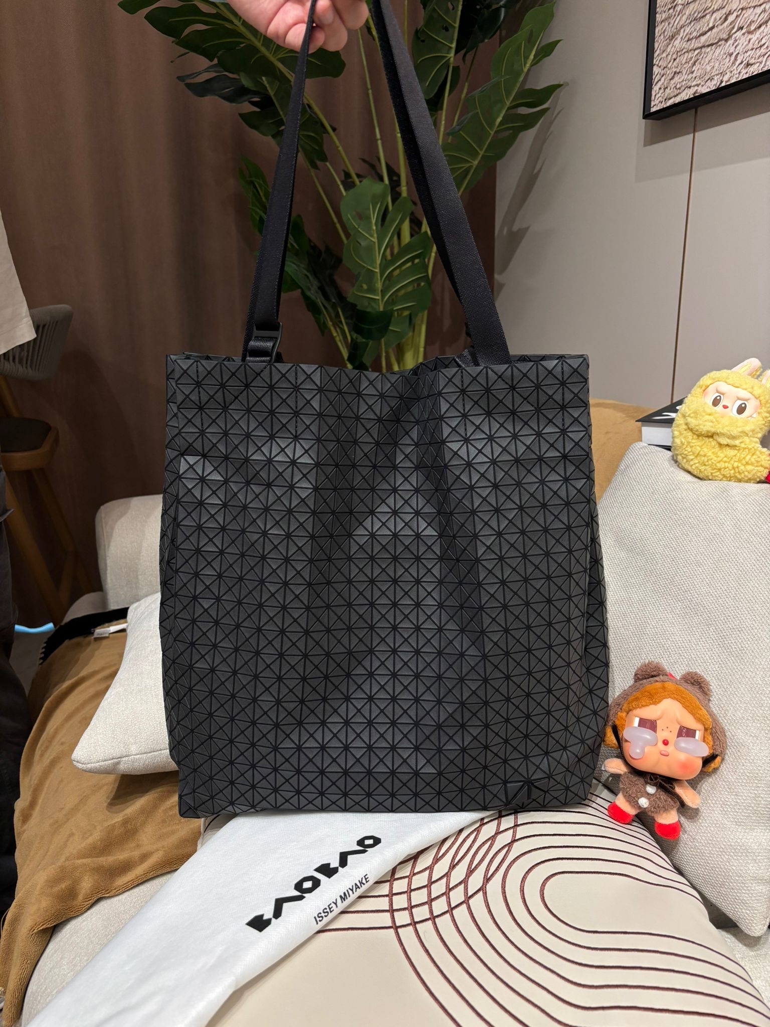  Issey miyake cart tote bag Black 100%Authentic ,99%new✅dust bag 專門店售價$6980✨