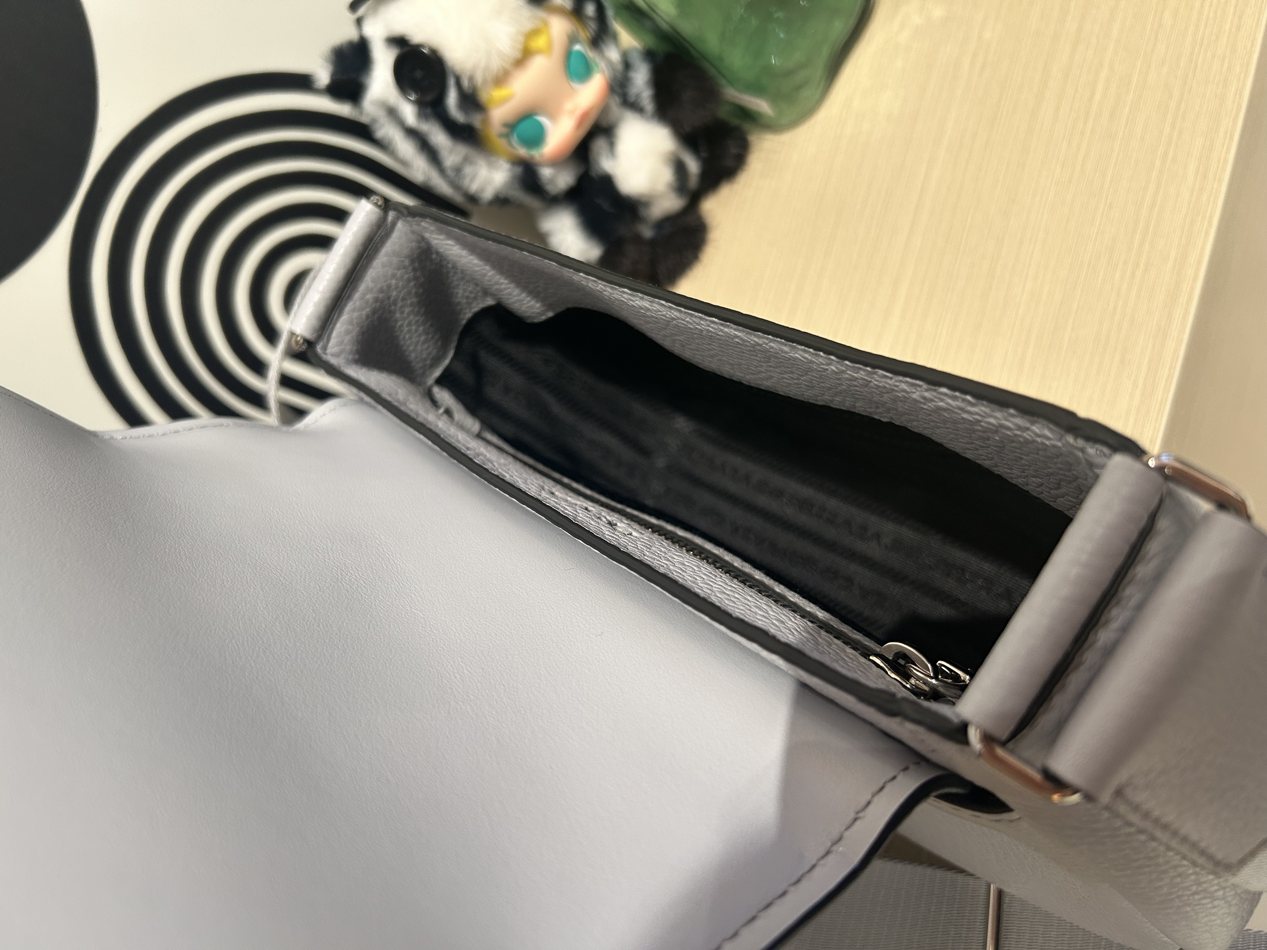 PRADA VITELLO POCKET SHOULDER BAG 1BD293 calfskin NFC 100%Authentic ,98%new ✅Coin bag✅dust bag