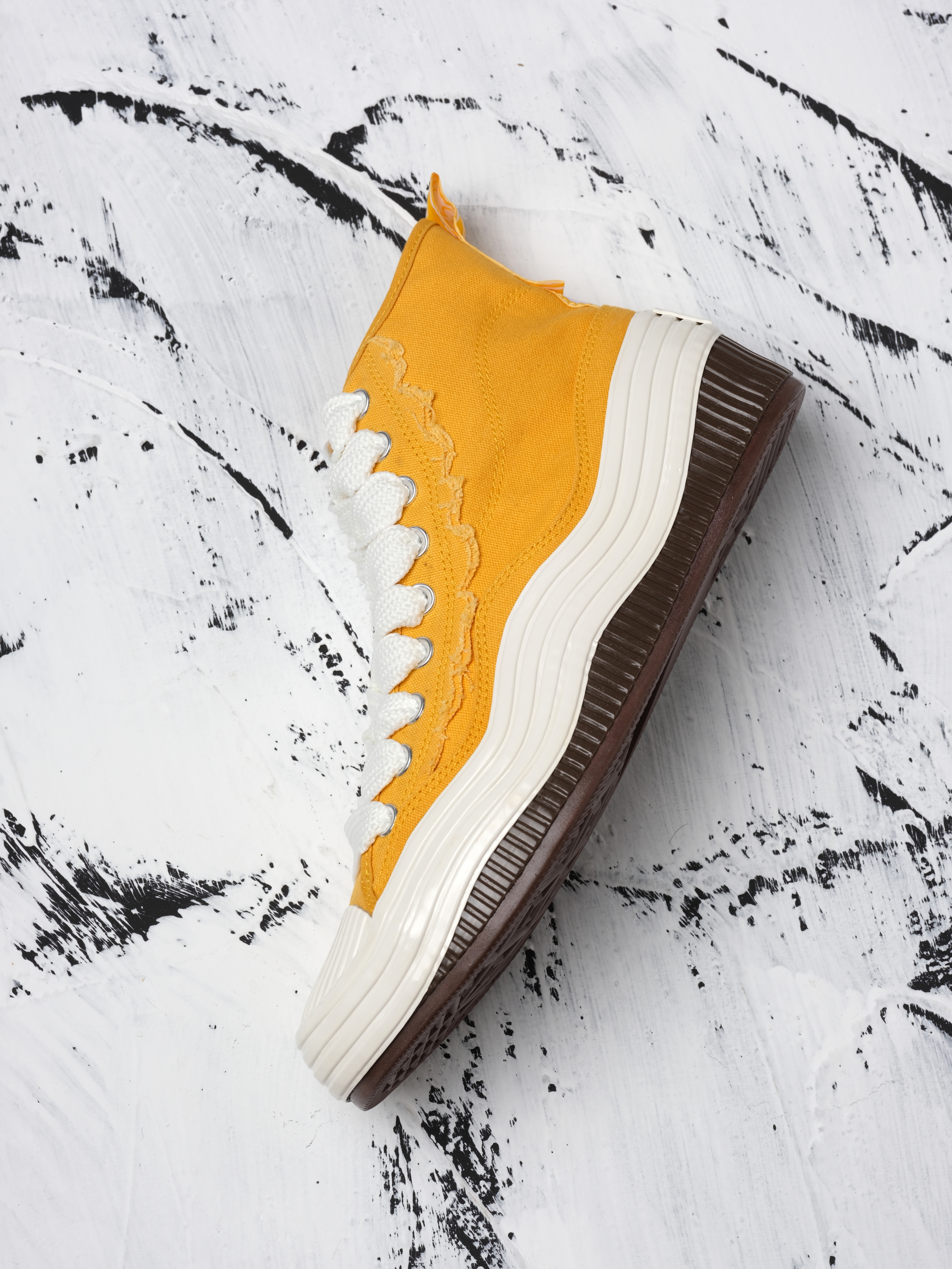 FIRST LOVE Mid (Yellow)