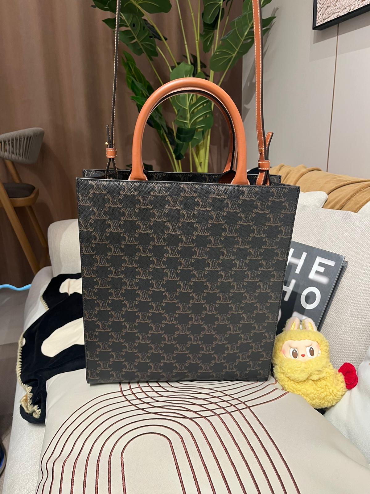 Celine vertical cabas small tote in triomphe  100%Authentic ,98%new✅塵袋 