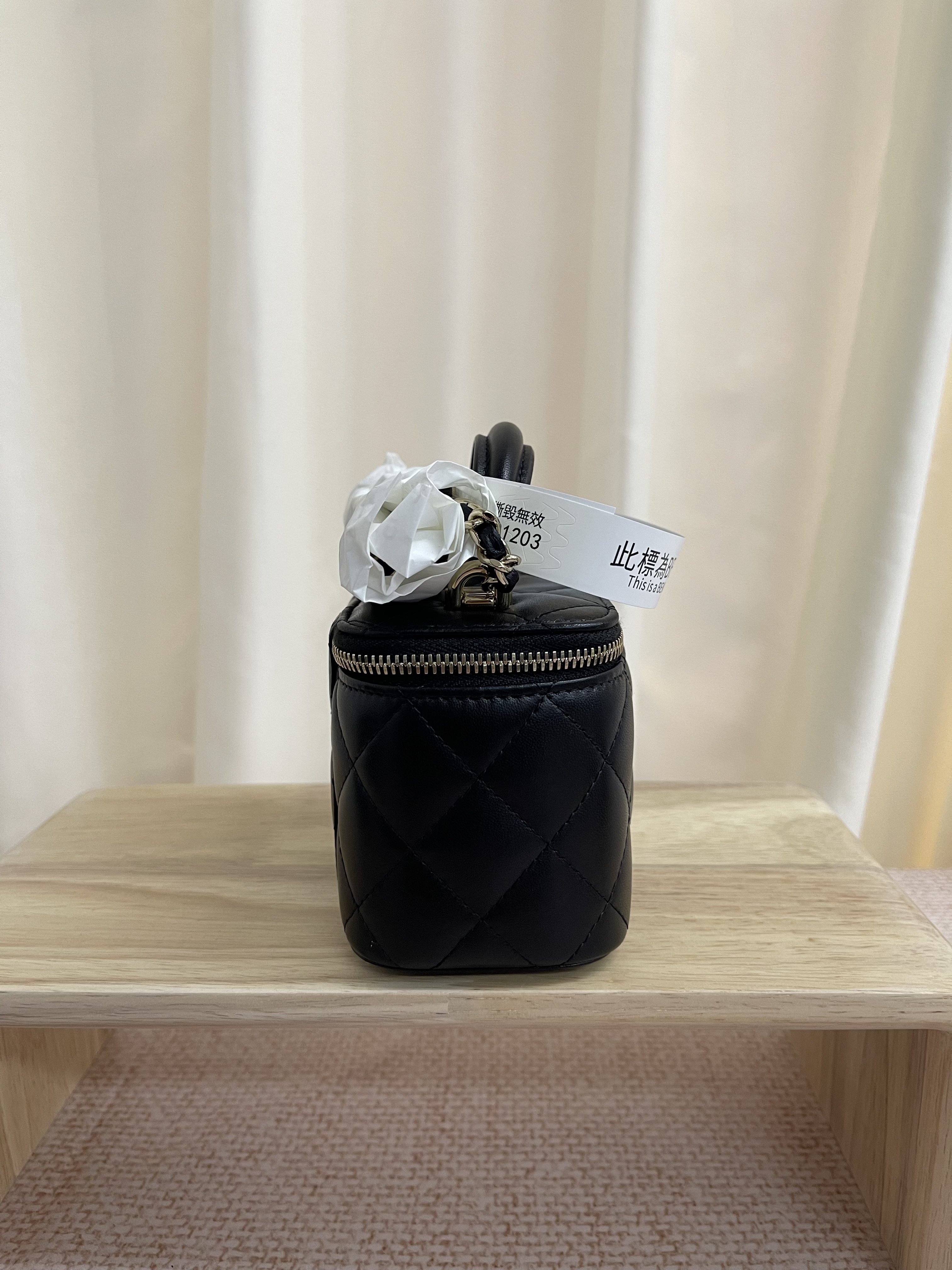 Unused item Chanel Vanity case/ Product Code: 26020701