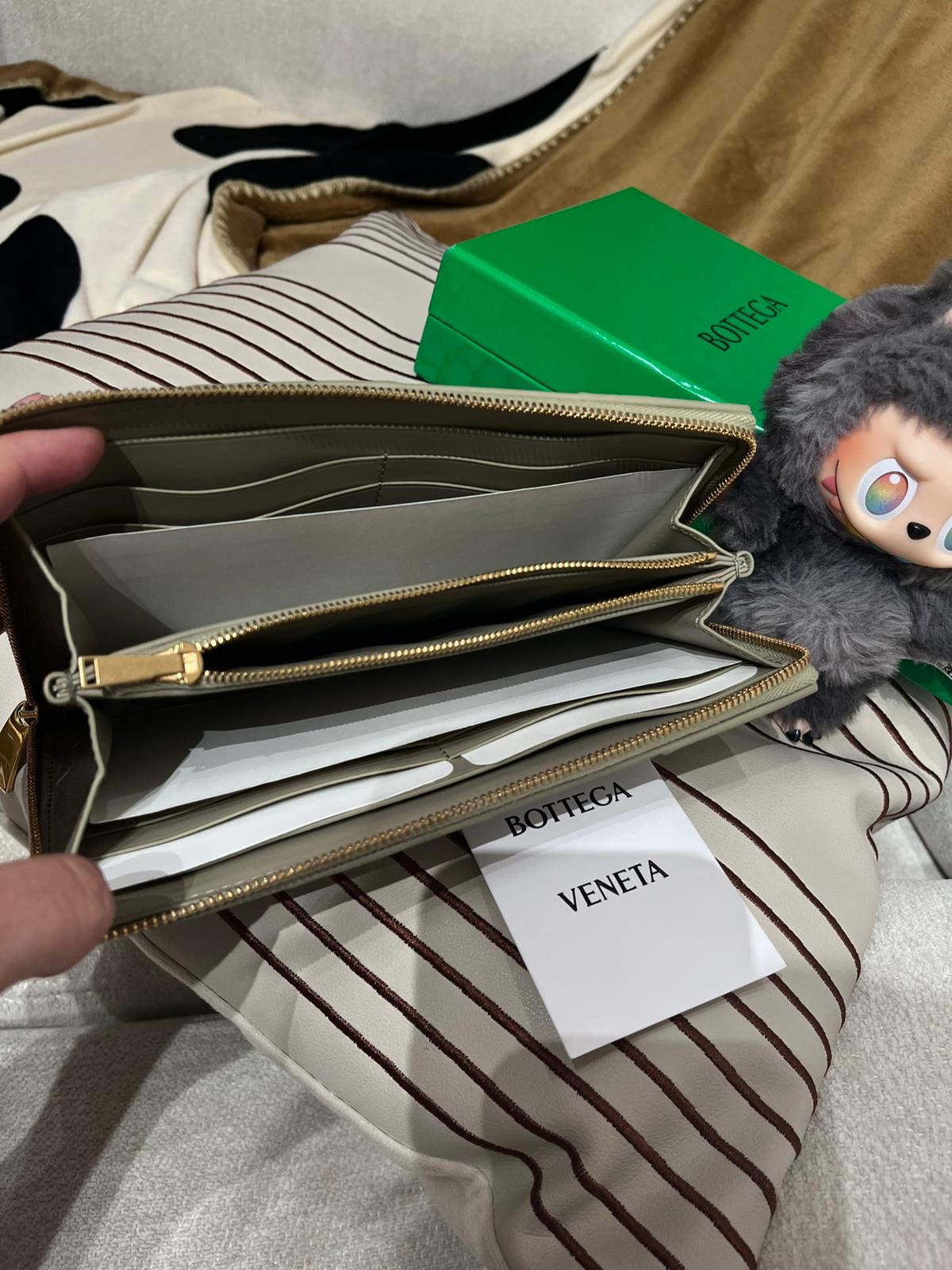 未使用品 Bottega Veneta BV Maxi Long Wallet 長銀包  100%Authentic, 未使用品 ✅booklet ✅dust bag ✅box