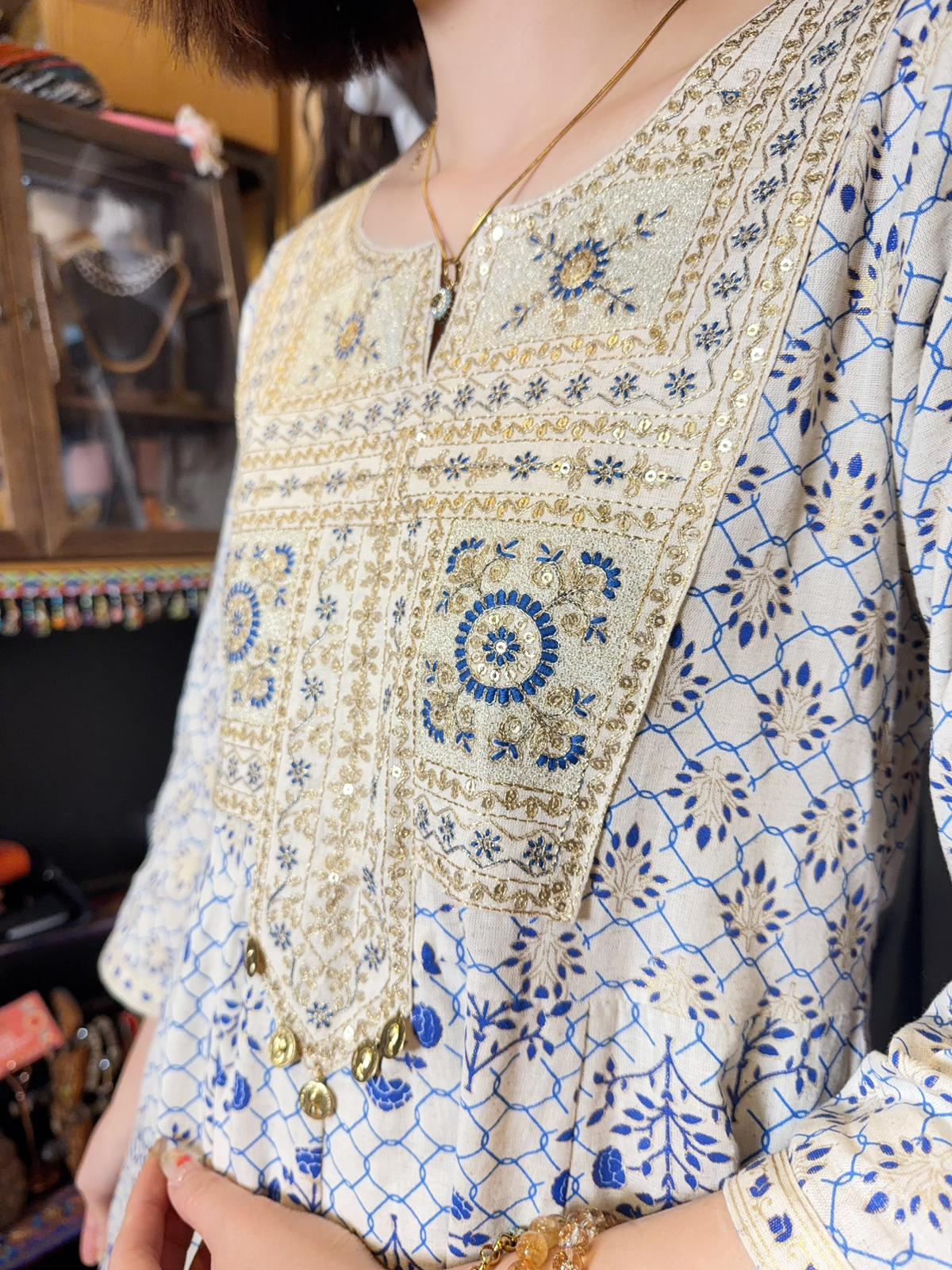 White Blue Heart-Neck 2-side OP 50" #1491