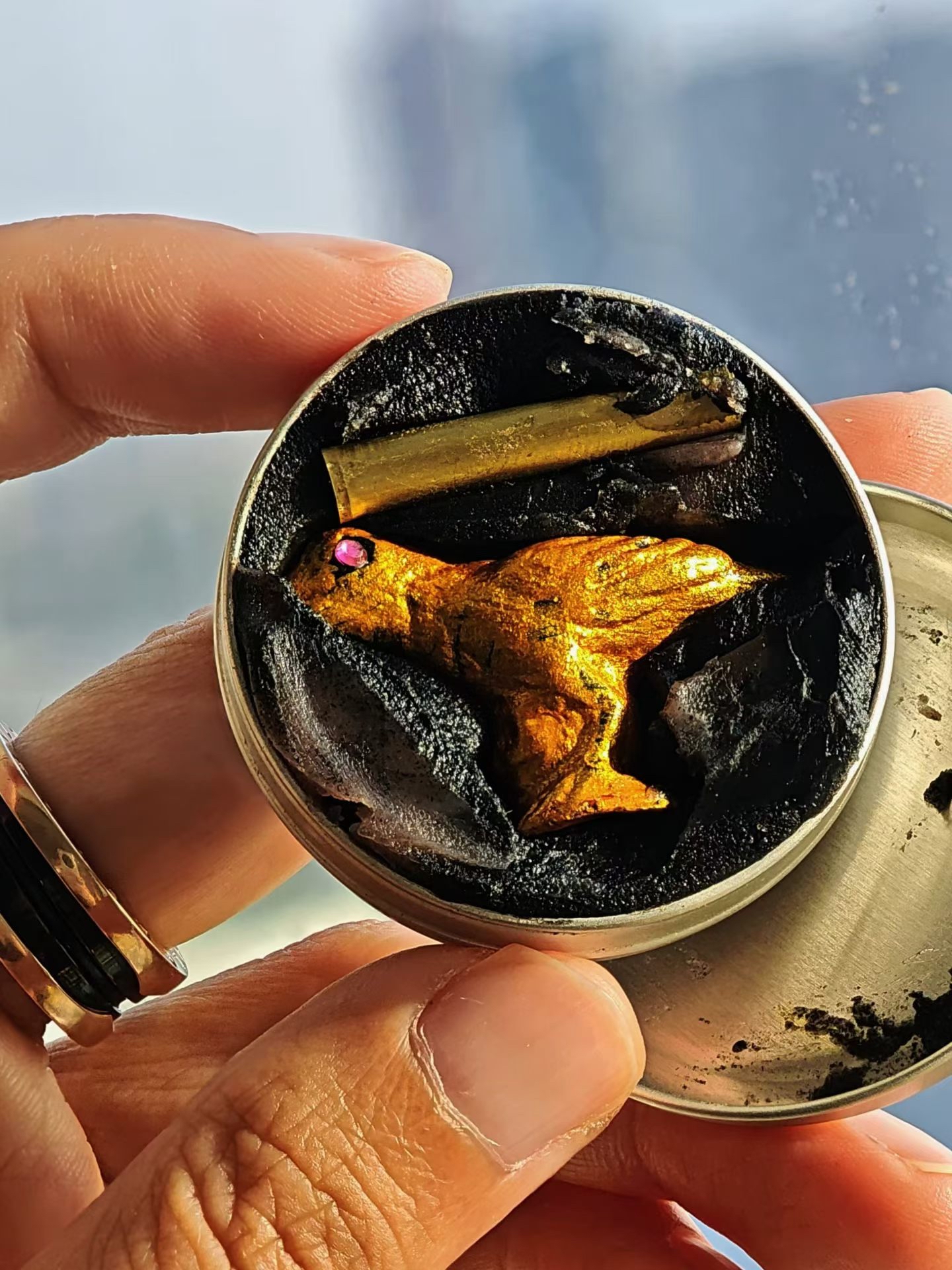 阿贊wiang，威昂哥出家期間唯一一款頂級魅力聖物，「萬靈墳場烏鴉膏」