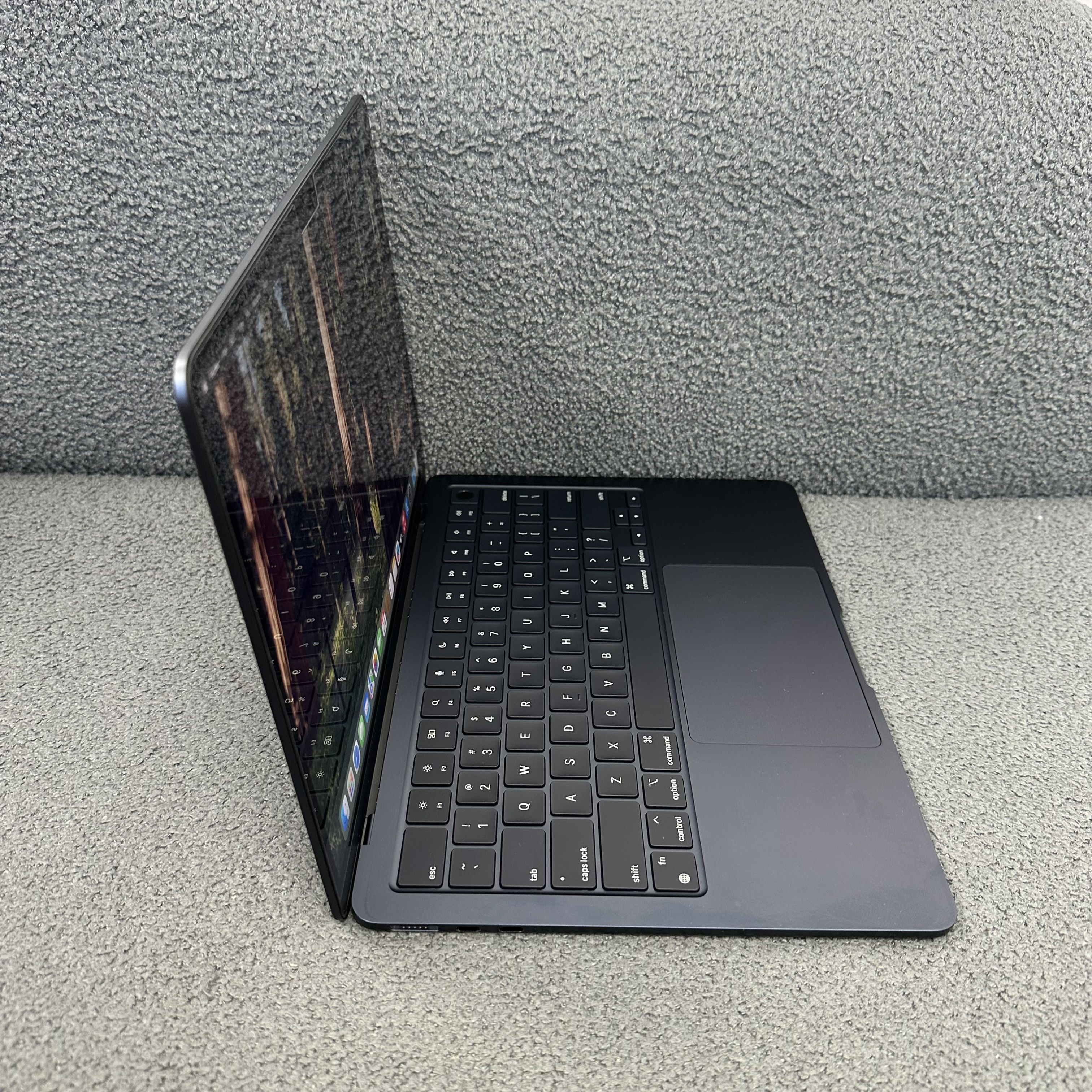 #5635  （超輕薄🔥MacBook M2 Air )APPLE  MacBook Air M2 2023 M2 CPU/8GB Ram/256GB SSD/8核心GPU/Liquid Retina Mon/13.6吋/藍色/ Gaming Laptop / Notebook/ PC / Laptop / MacbookAir / MacBook Pro / MacBookPro